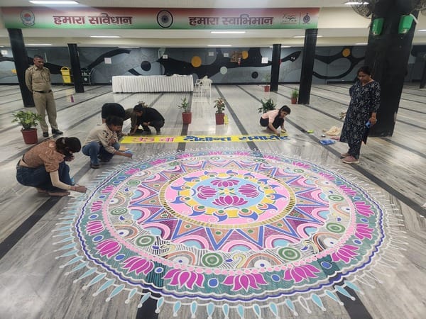 कुरुक्षेत्र। राज्यपाल प्रो आशिम कुमार घोष का स्वागत करते कुलपति डॉ सोमनाथ सचदेवा व अन्य। स्वयं कुरुक्षेत्र। राज्यपाल प्रो आशिम कुमार घोष का स्वागत करते कुलपति डॉ सोमनाथ सचदेवा व अन्य। स्वयं