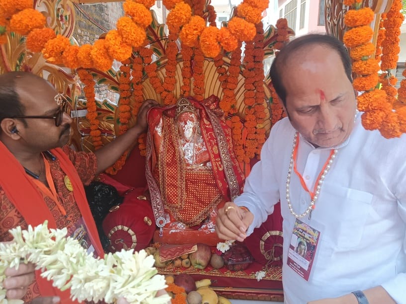 थानाभवन में हनुमान जयंती पर शोभायात्रा में सजी हनुमान जी की झांकी । संवाद थानाभवन में हनुमान जयंती पर शोभायात्रा में सजी हनुमान जी की झांकी । संवाद