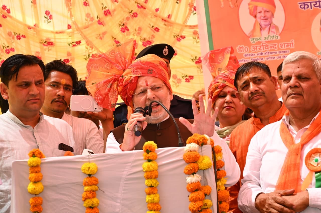 05jjrp08- परशुराम भवन की आधारशिला रखते कैबिनेट मंत्री डॉ. अरविंद शर्मा। स्रोत : प्रचार विभाग