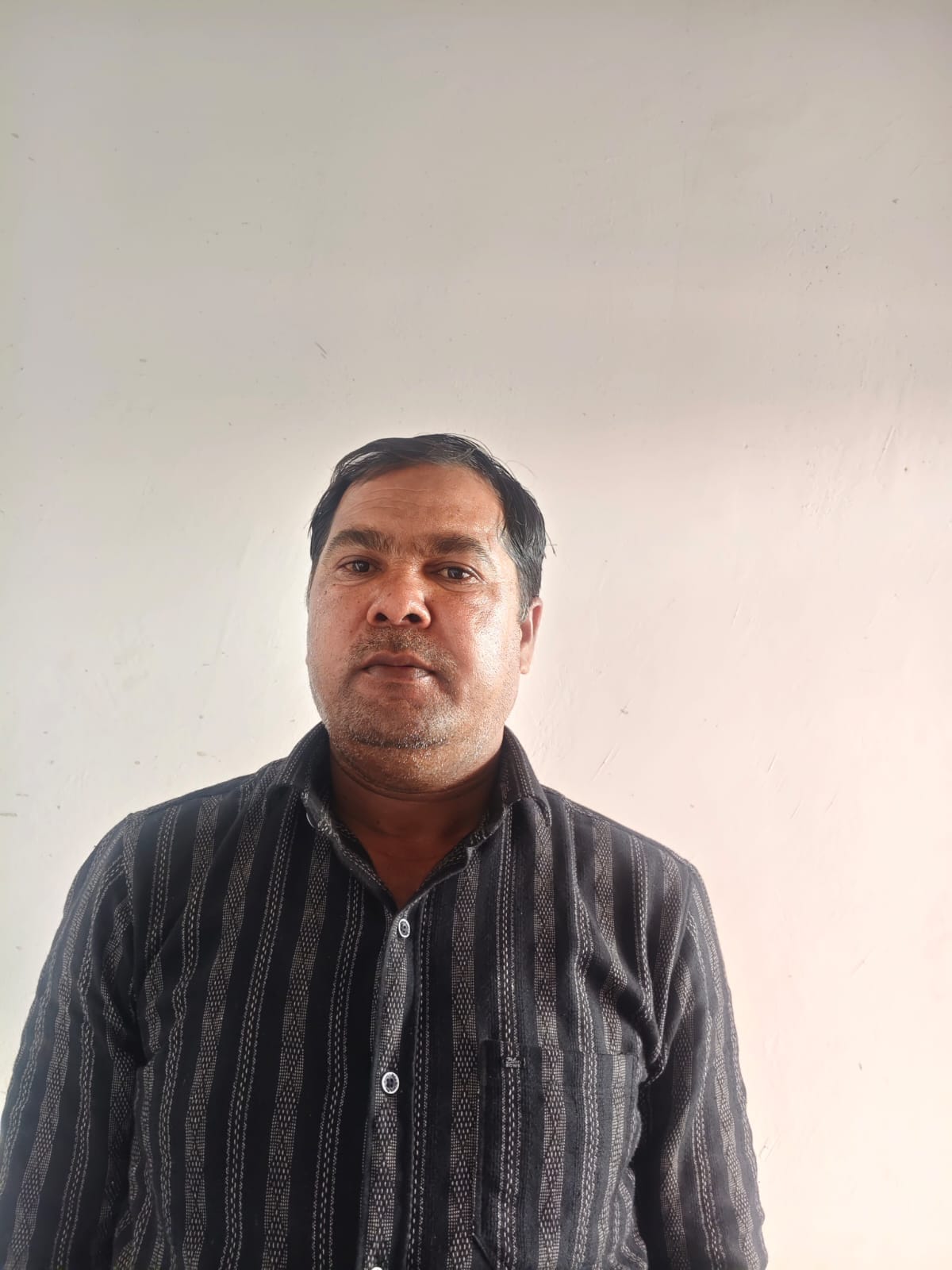  डांडेकुईयां गांव के पास गिरा पेड़।