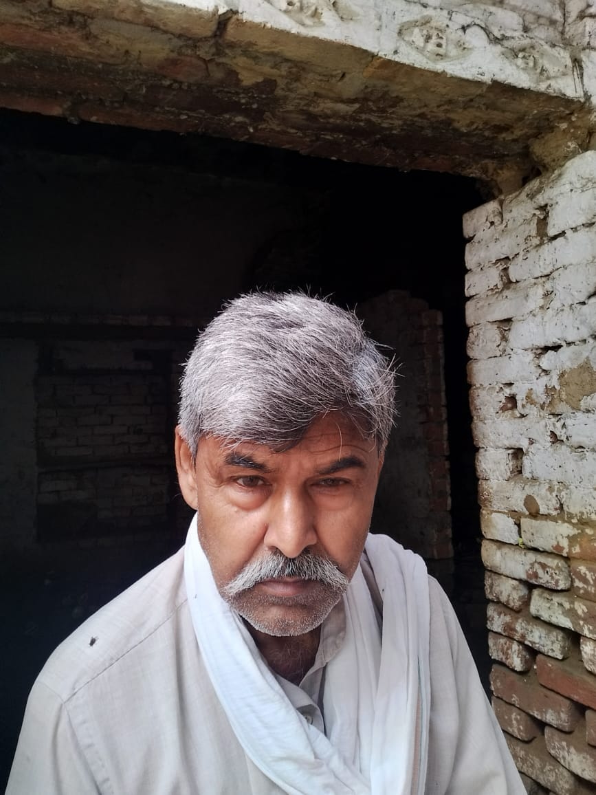  डांडेकुईयां गांव के पास गिरा पेड़।