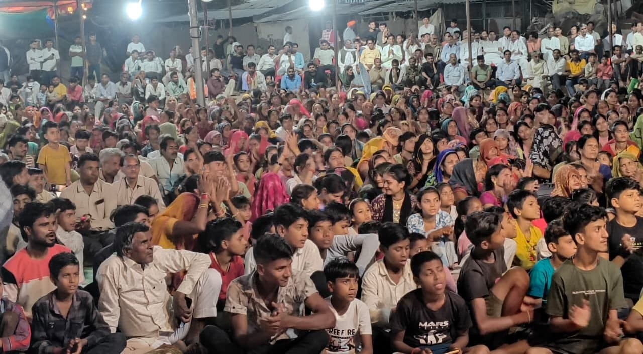 फोटो 04 एचएएमपी 24- मनोहारी झांकी प्रस्तुत करते कलाकार। संवाद फोटो 04 एचएएमपी 24- मनोहारी झांकी प्रस्तुत करते कलाकार। संवाद