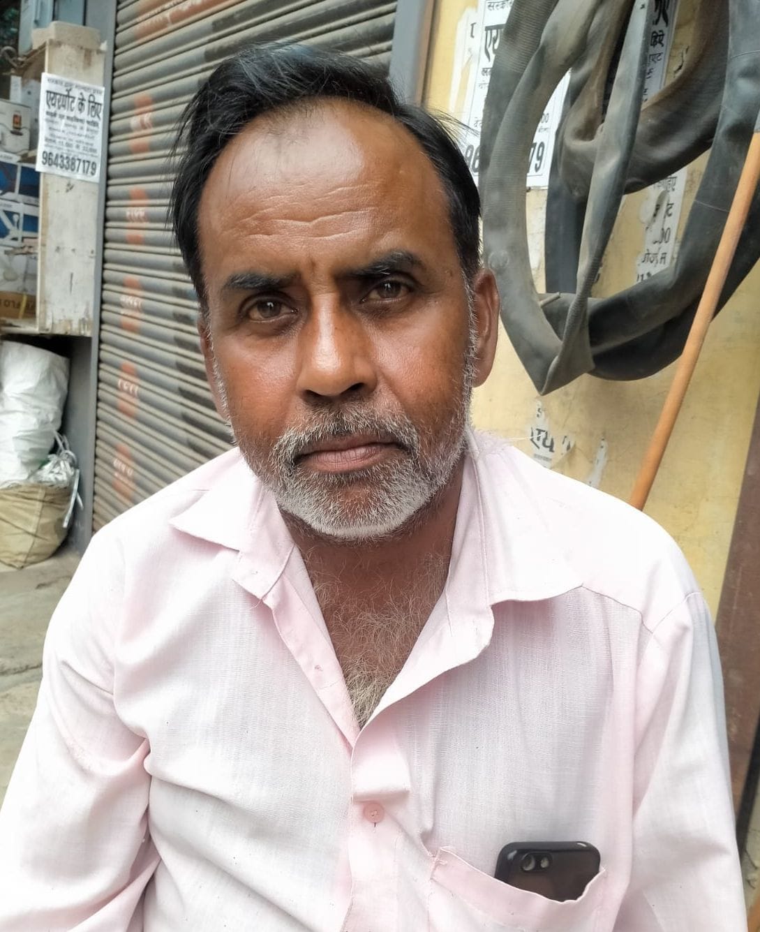 फोटो-56 : बहादुरगढ़ के देवीलाल पार्क में बन रहे शौचालय में लगाई जा रही टाइल। स्रोत पार्षद