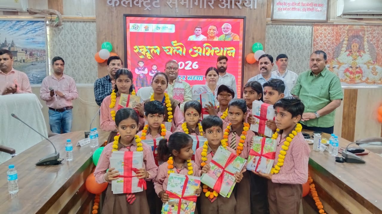 फोटो-8- ढोलक बजाकर रैली निकालते बच्चे। स्रोत:शिक्षक फोटो-8- ढोलक बजाकर रैली निकालते बच्चे। स्रोत:शिक्षक