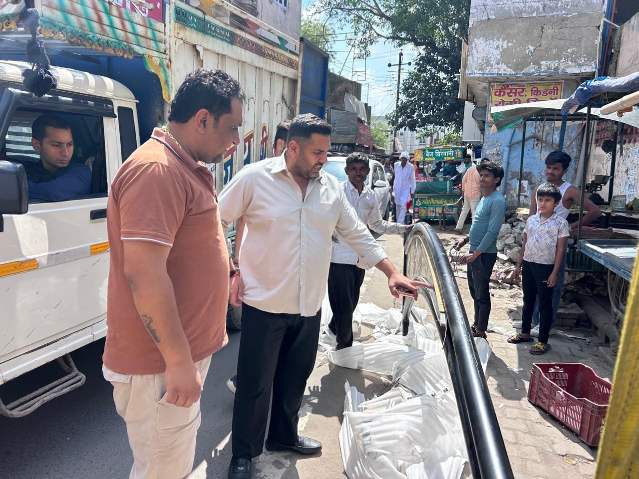 फोटो : सोनीपत के रेलवे रोड पर लगाई गई डेकोरेटिव फैंसी लाइटें। स्रोत: प्रवक्ता फोटो : सोनीपत के रेलवे रोड पर लगाई गई डेकोरेटिव फैंसी लाइटें। स्रोत: प्रवक्ता