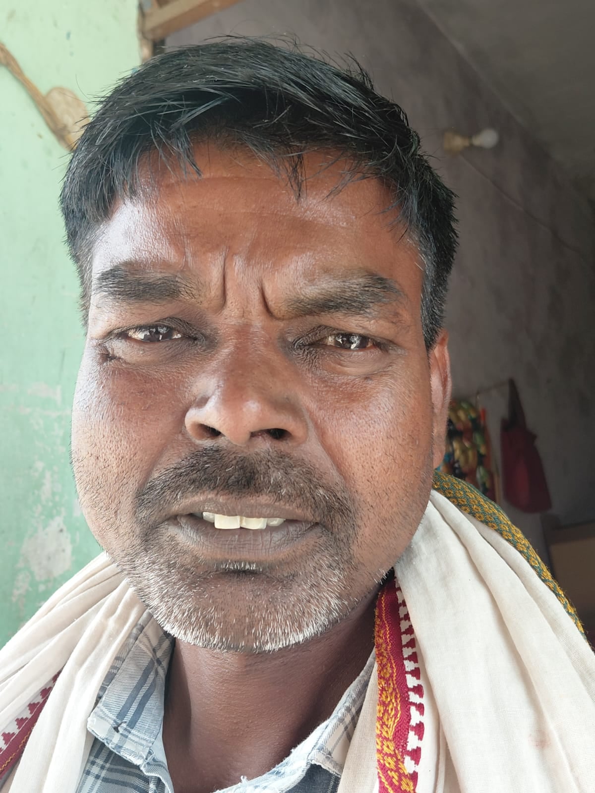 गड्ढो में तब्दील बरहा का मुख्य मार्ग। संवाद गड्ढो में तब्दील बरहा का मुख्य मार्ग। संवाद