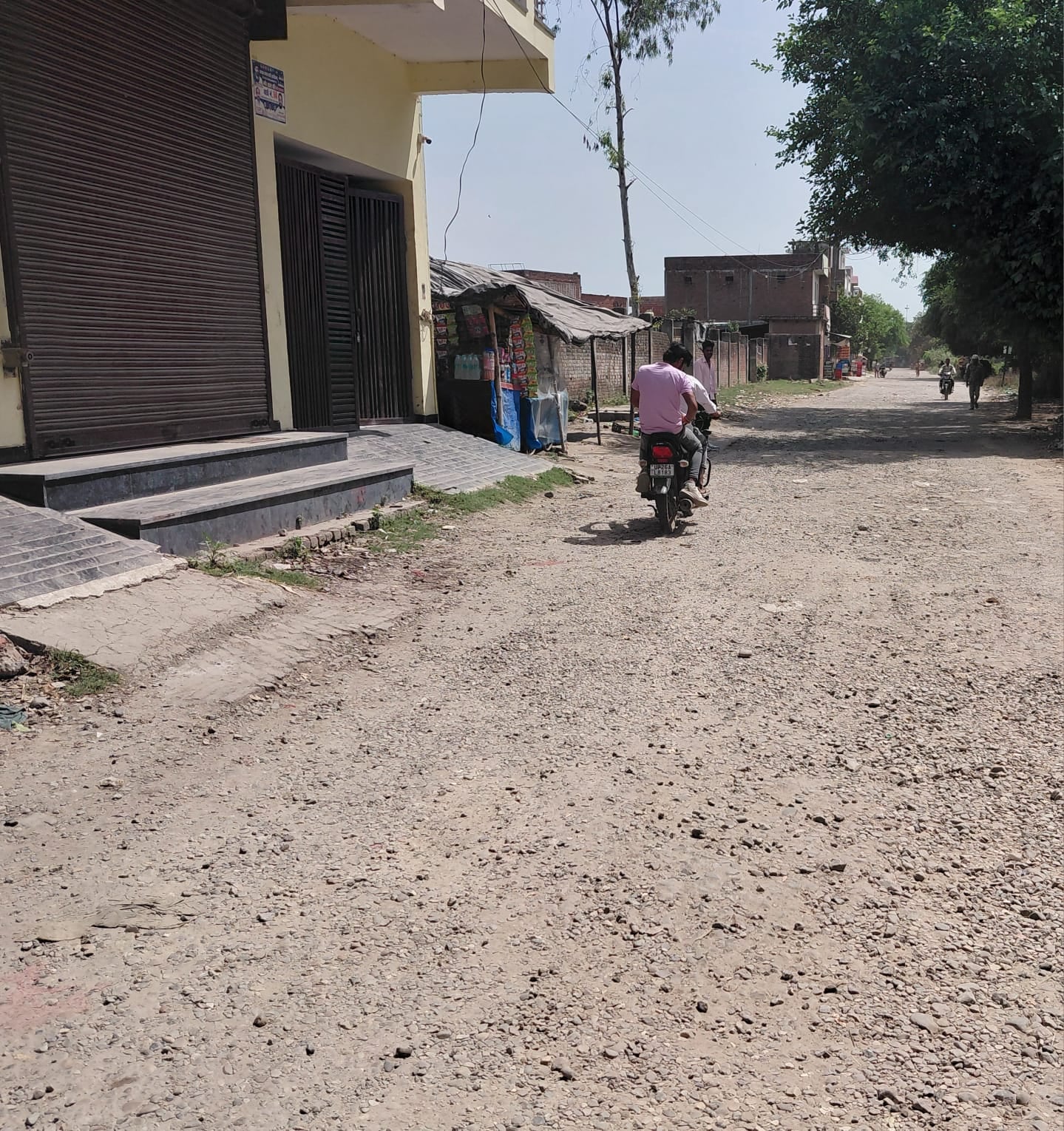 गड्ढो में तब्दील बरहा का मुख्य मार्ग। संवाद गड्ढो में तब्दील बरहा का मुख्य मार्ग। संवाद