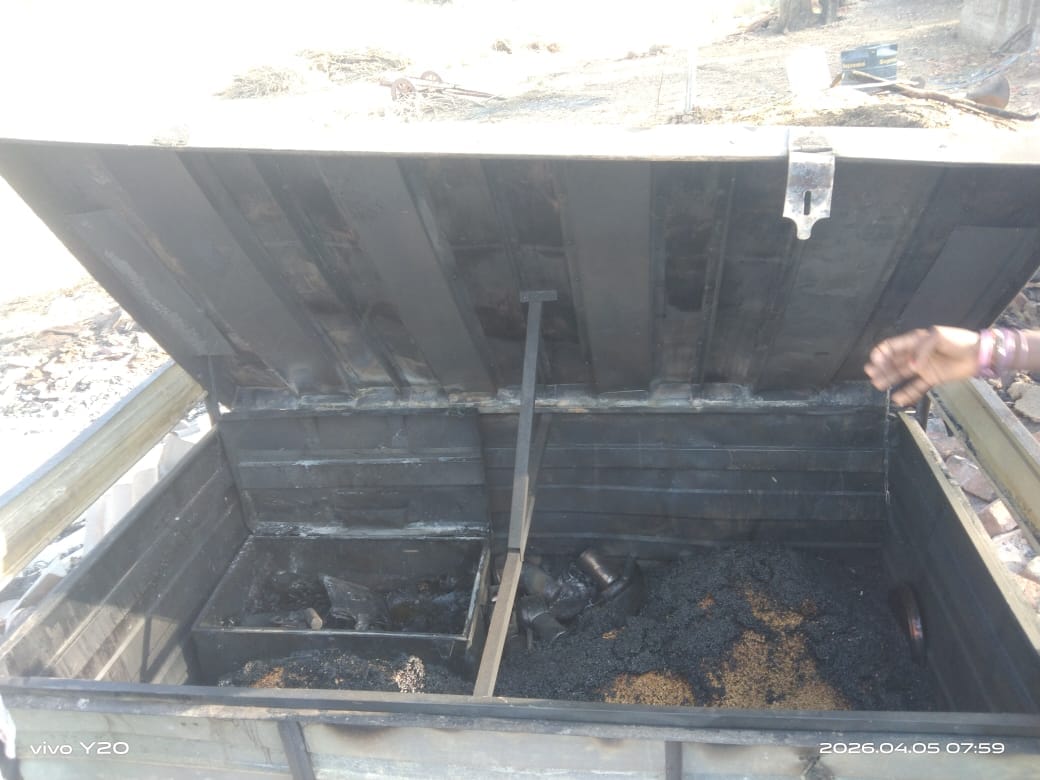 घर का सामान जलकर हुआ खाक