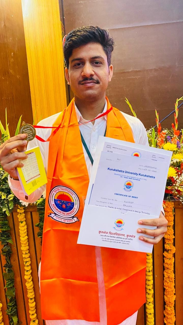 कुरुक्षेत्र। गोल्ड मेडलिस्ट छात्रा प्रियंका खुशी जाहिर करते हुए। संवाद कुरुक्षेत्र। गोल्ड मेडलिस्ट छात्रा प्रियंका खुशी जाहिर करते हुए। संवाद