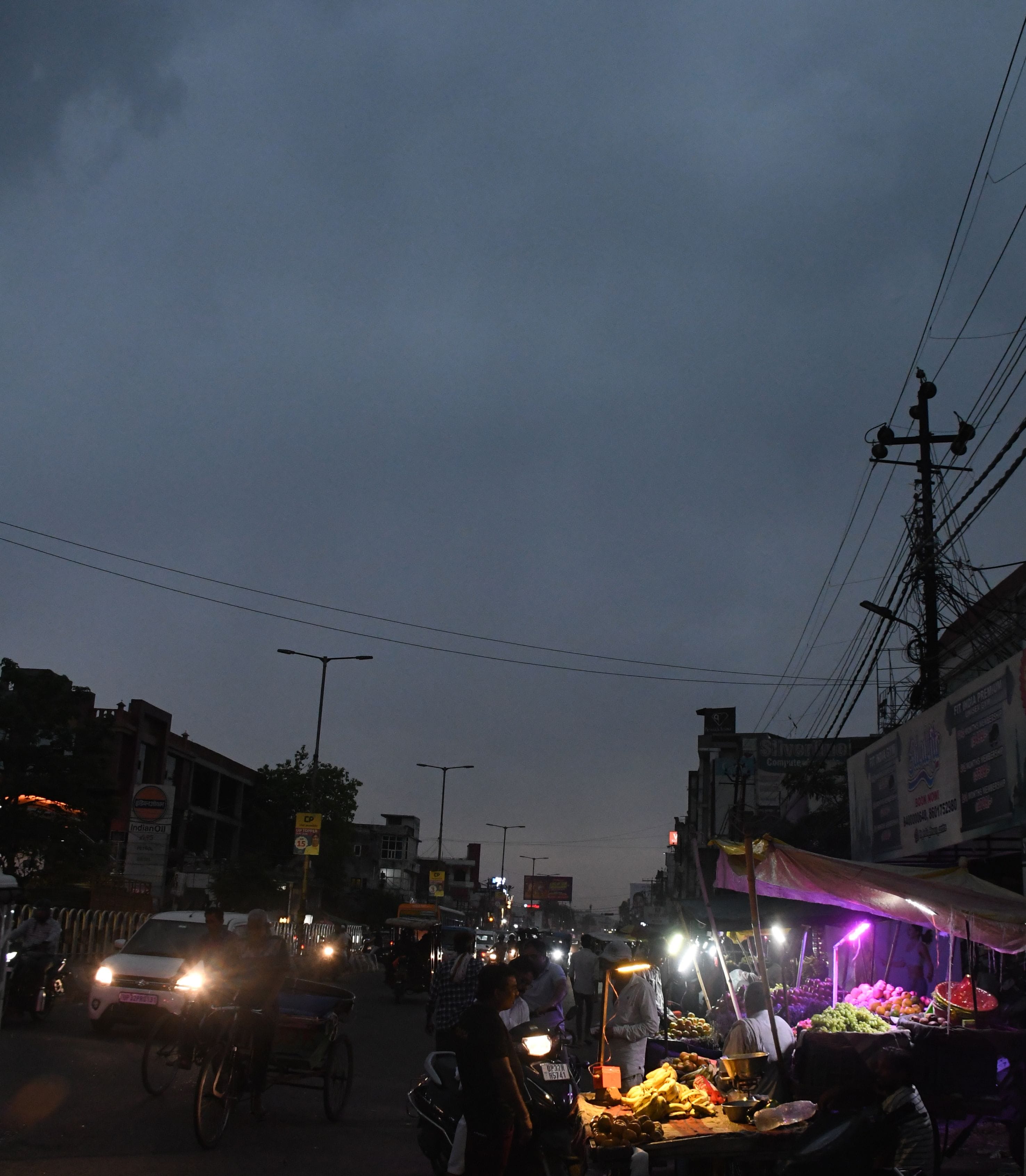 मौसम ने बदले कई रंग।