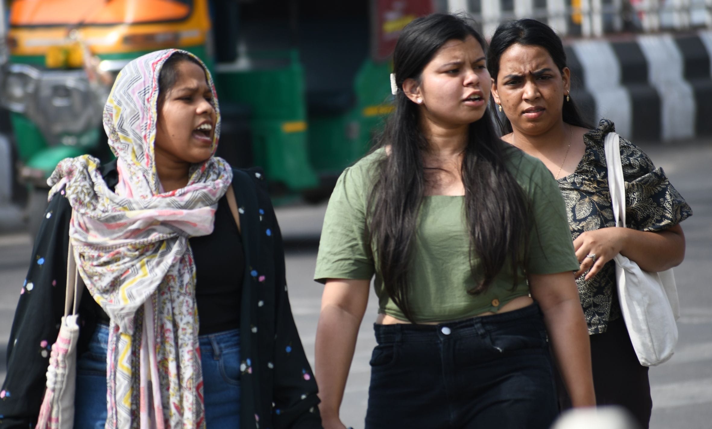 मौसम ने बदले कई रंग।