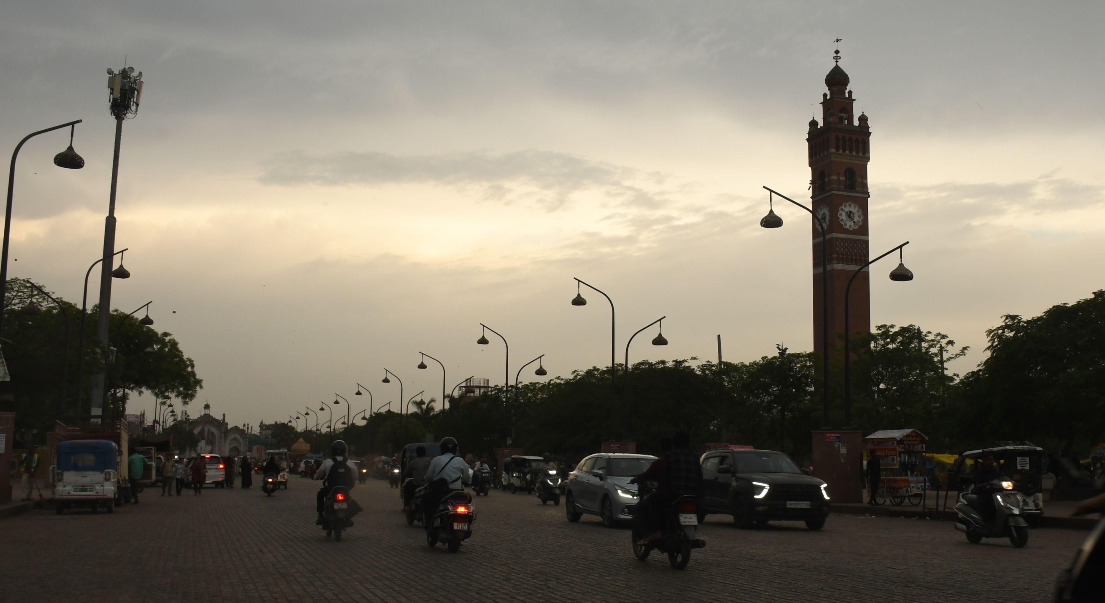 मौसम ने बदले कई रंग।