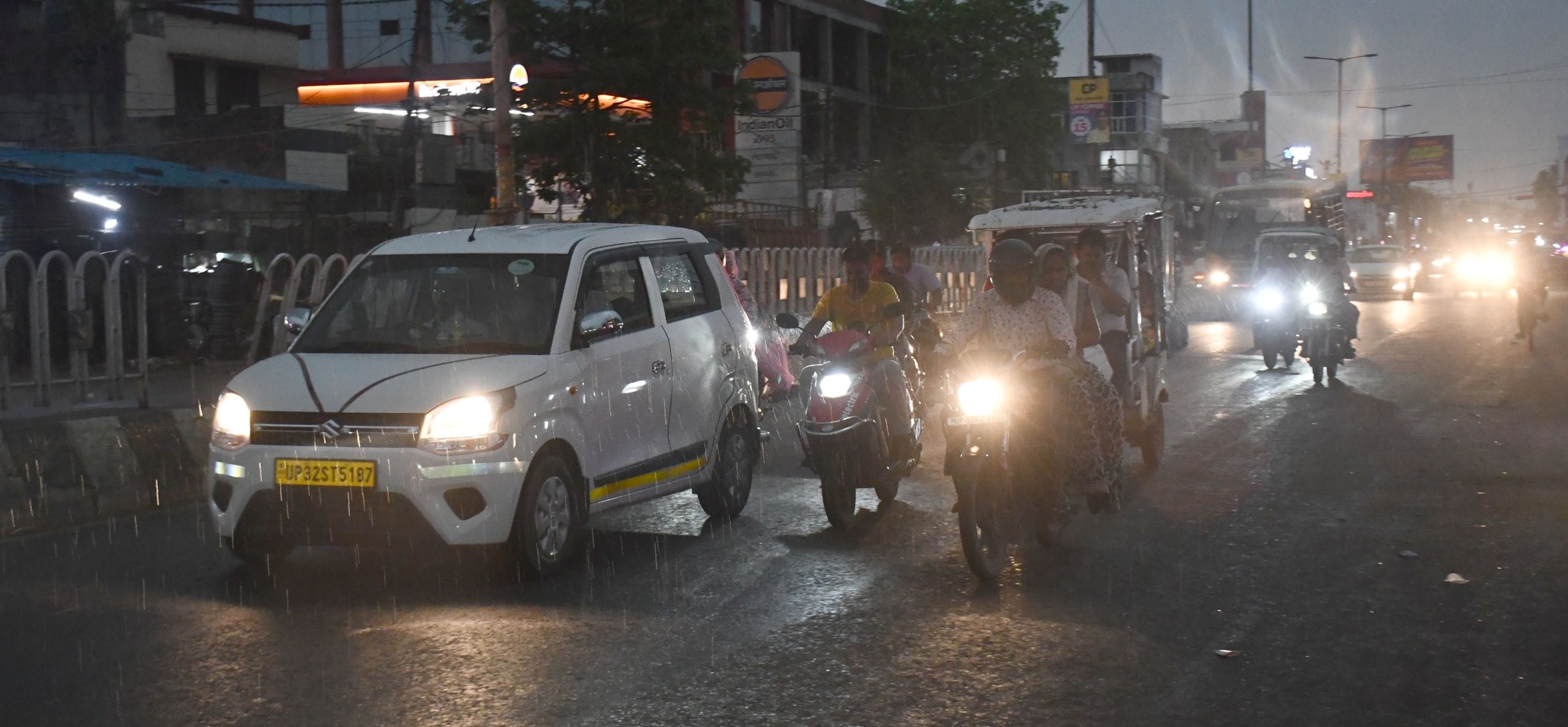 मौसम ने बदले कई रंग।