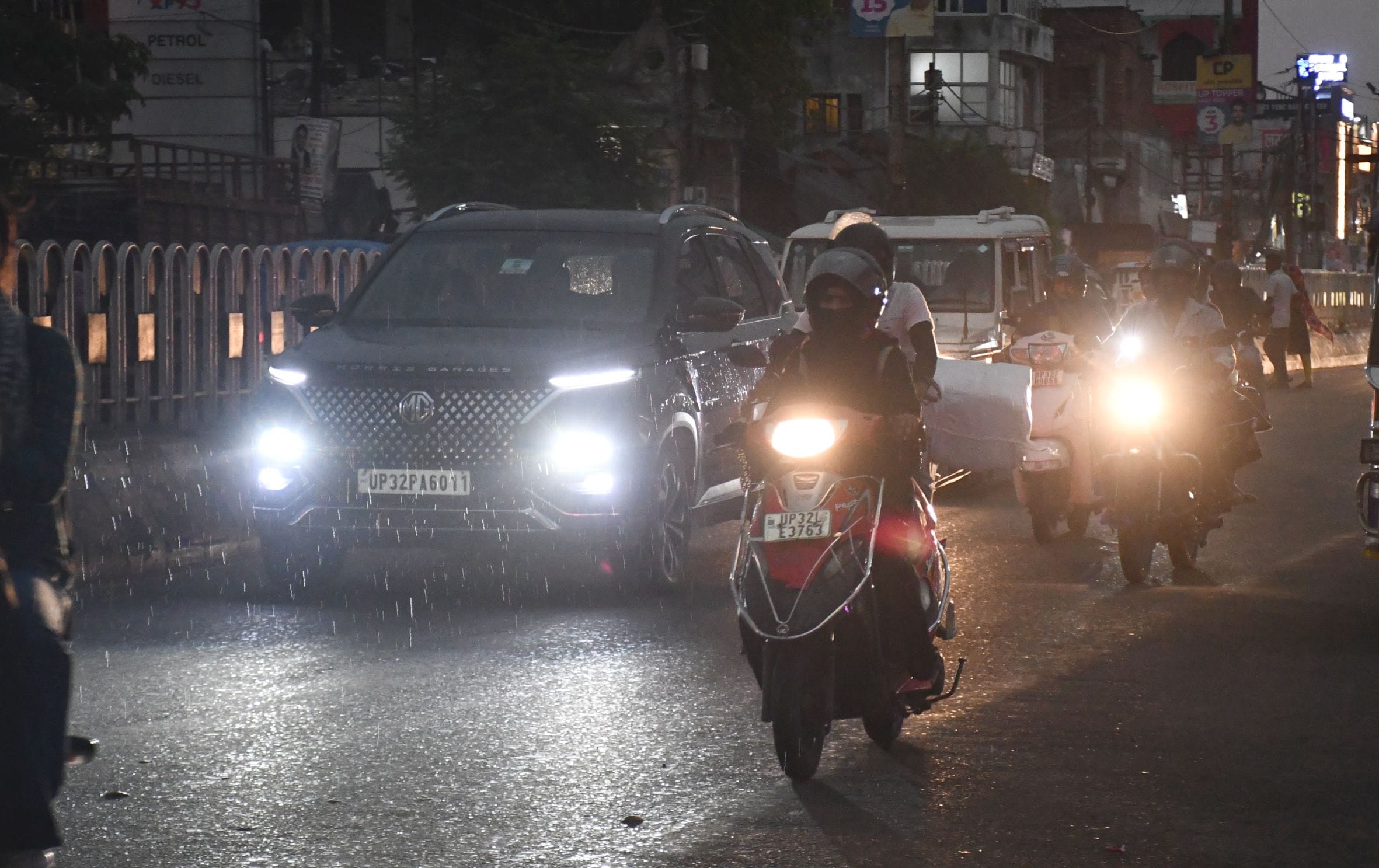 मौसम ने बदले कई रंग।