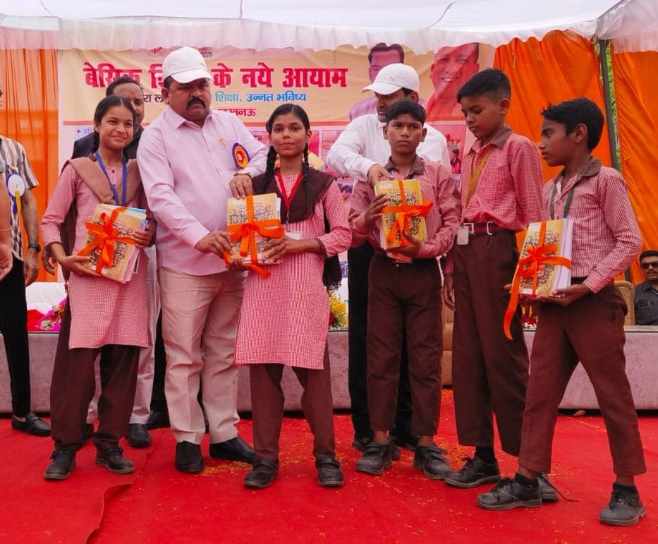 मेधावियों का हुआ सम्मान। मेधावियों का हुआ सम्मान।