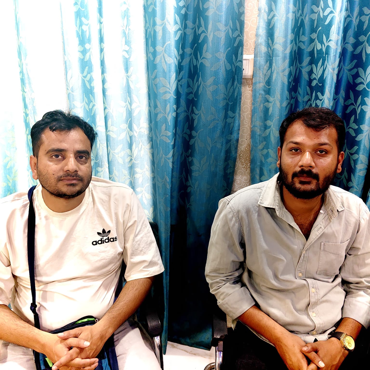 पुलिस की गिरफ्त में आरोपी व बरामद माल और कार। पुलिस की गिरफ्त में आरोपी व बरामद माल और कार।