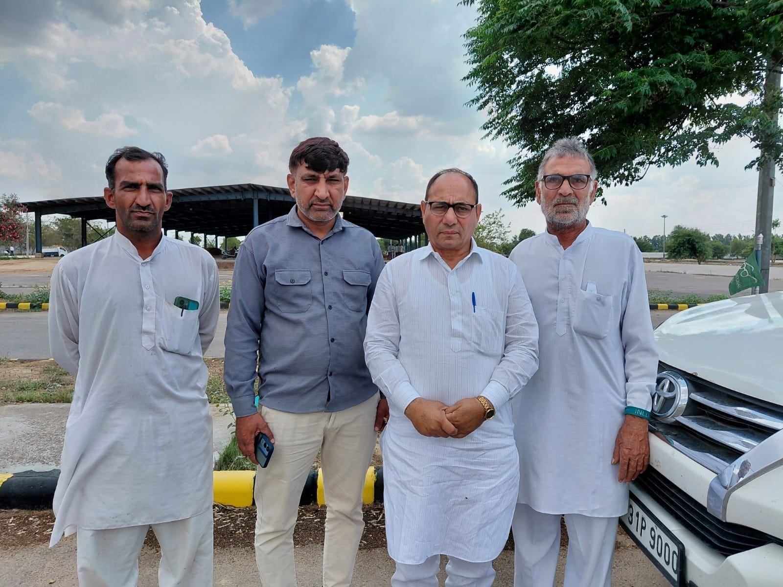05जेएनडी20: पुरानी मंडी मार्केटी कमेटी कार्यालय के बाहर धरना देते हुए किसान संगठन। स्रोत कार्यक 05जेएनडी20: पुरानी मंडी मार्केटी कमेटी कार्यालय के बाहर धरना देते हुए किसान संगठन। स्रोत कार्यक