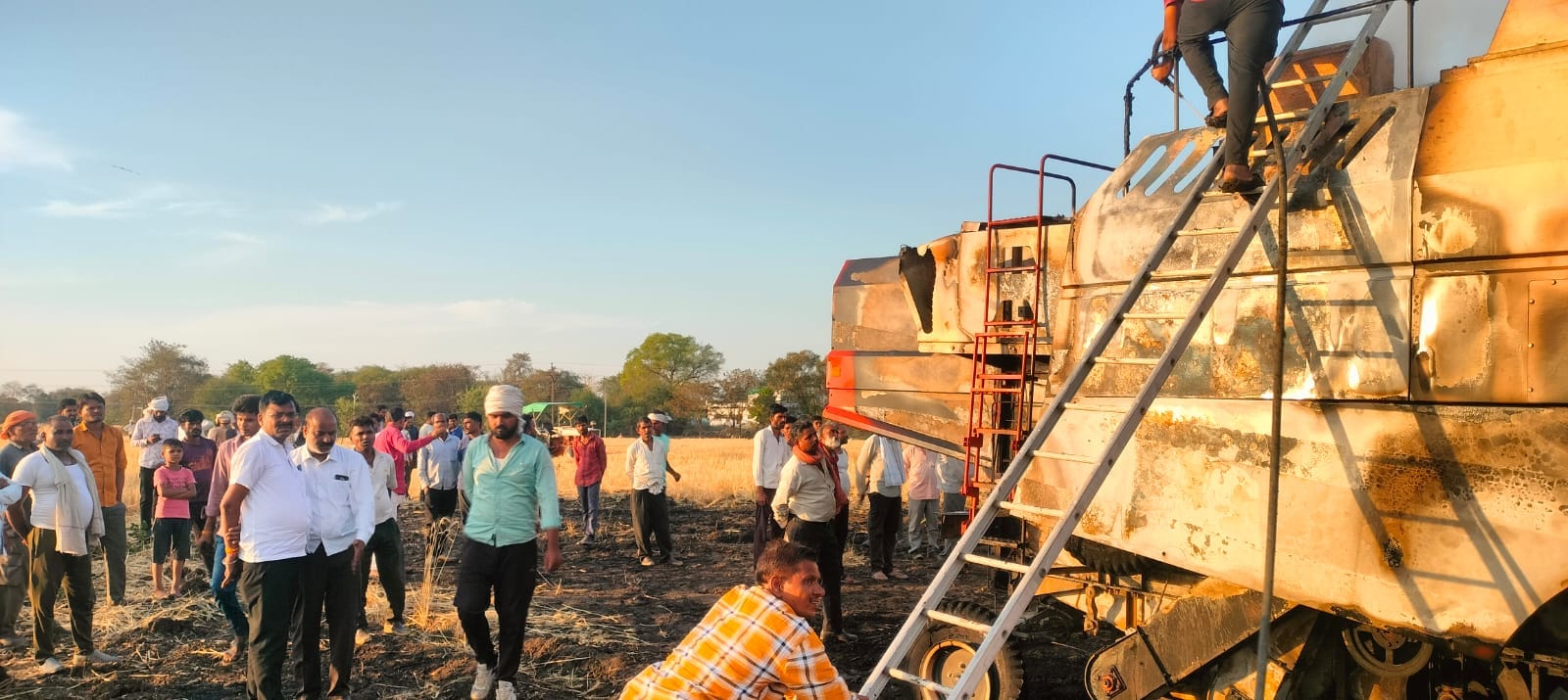 आग से जला हार्वेस्टर