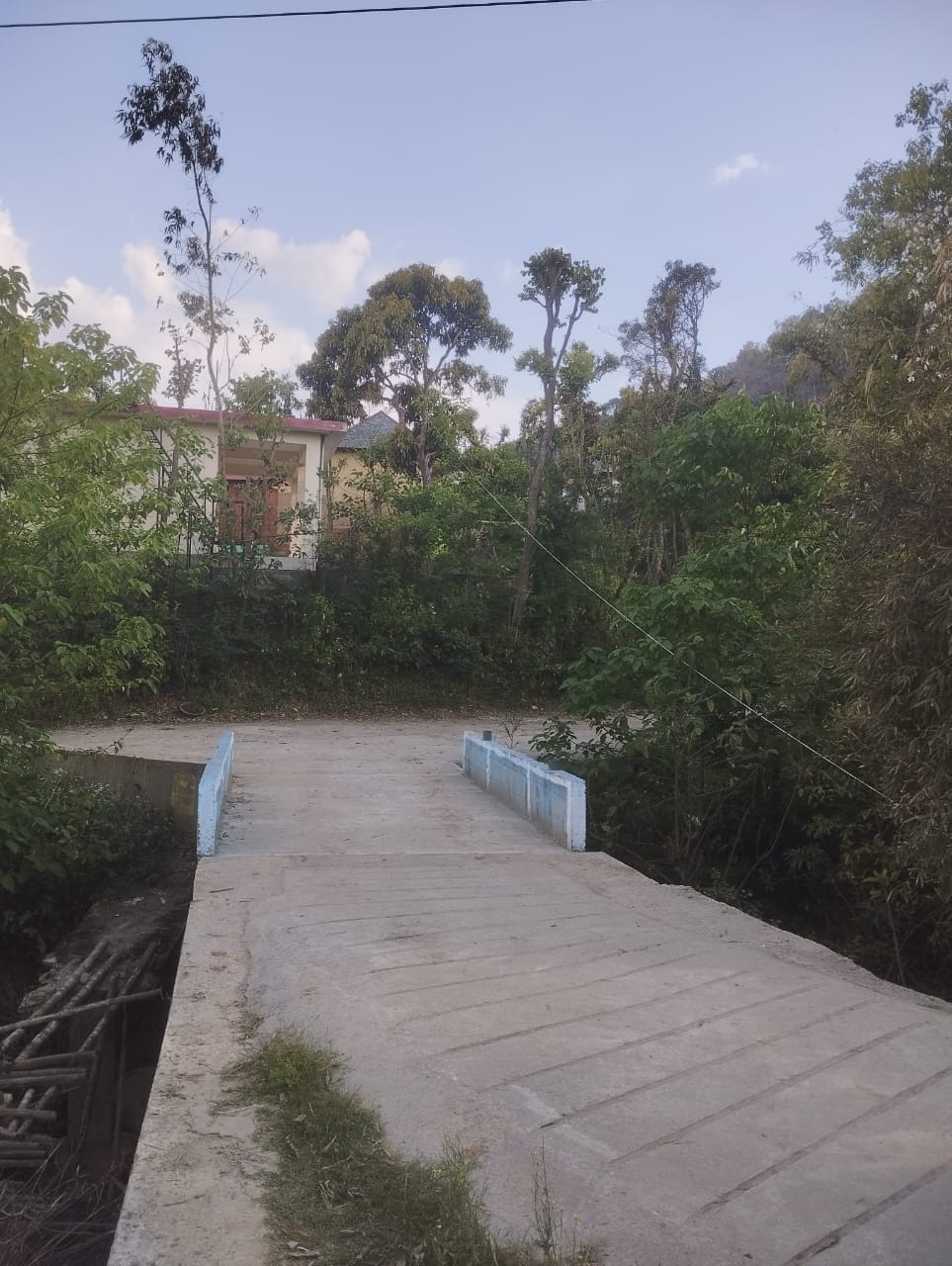 झलाण पंचायत में नव निर्मित पंचायतघर। संवाद