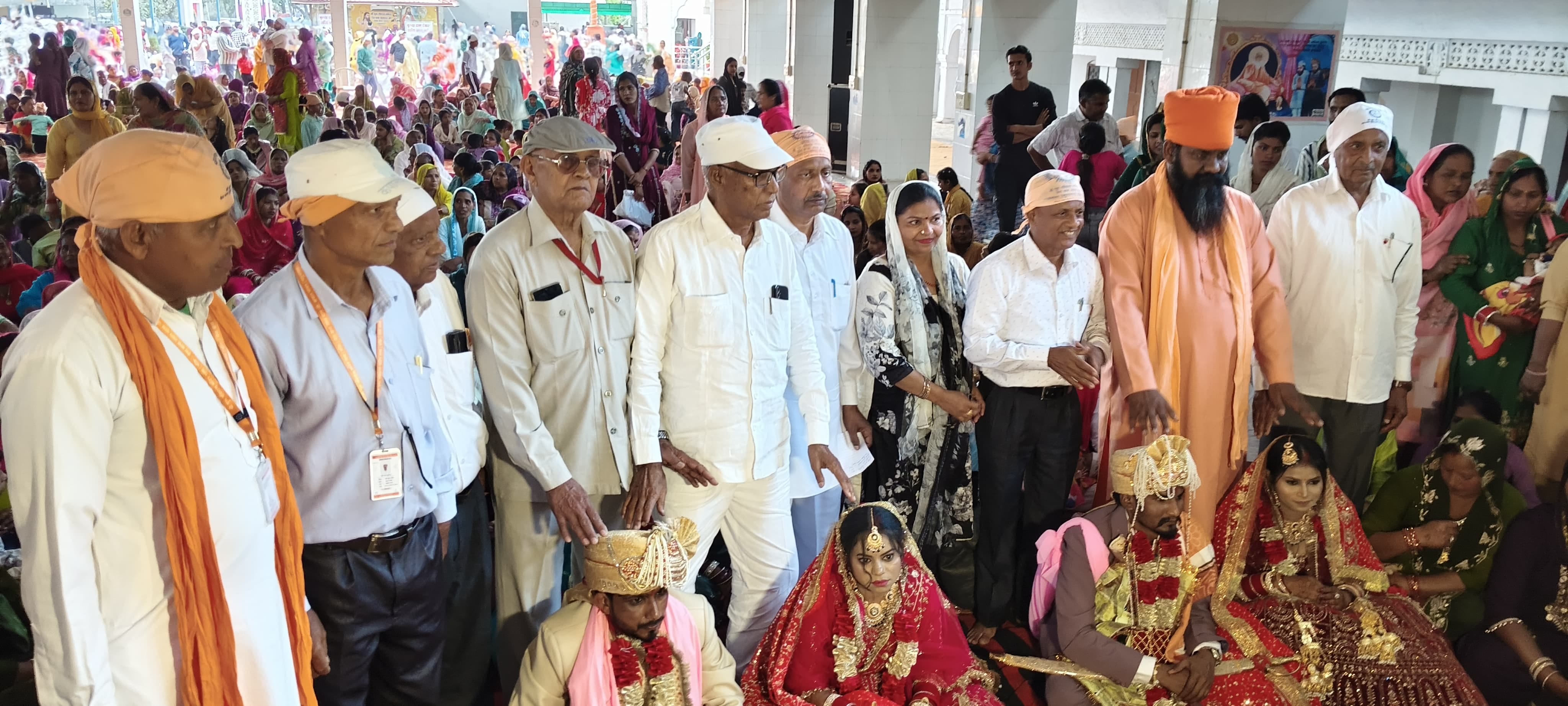कपालमोचन स्थित श्री गुरु रविदास मंदिर में सत्संग सुनते श्रद्धालु। आयोजक कपालमोचन स्थित श्री गुरु रविदास मंदिर में सत्संग सुनते श्रद्धालु। आयोजक