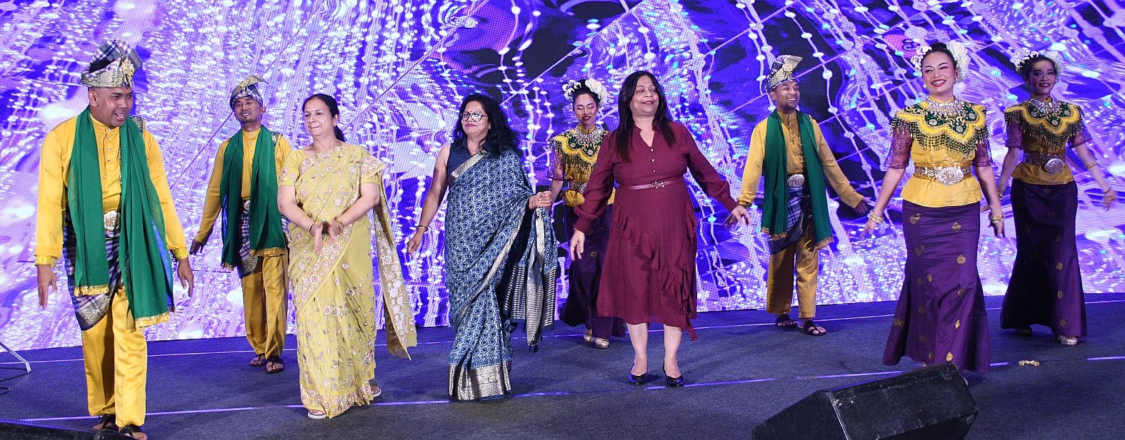 कार्यक्रम में प्रस्तुति देते मलयेशिया के कलाकार। -संवाद कार्यक्रम में प्रस्तुति देते मलयेशिया के कलाकार। -संवाद