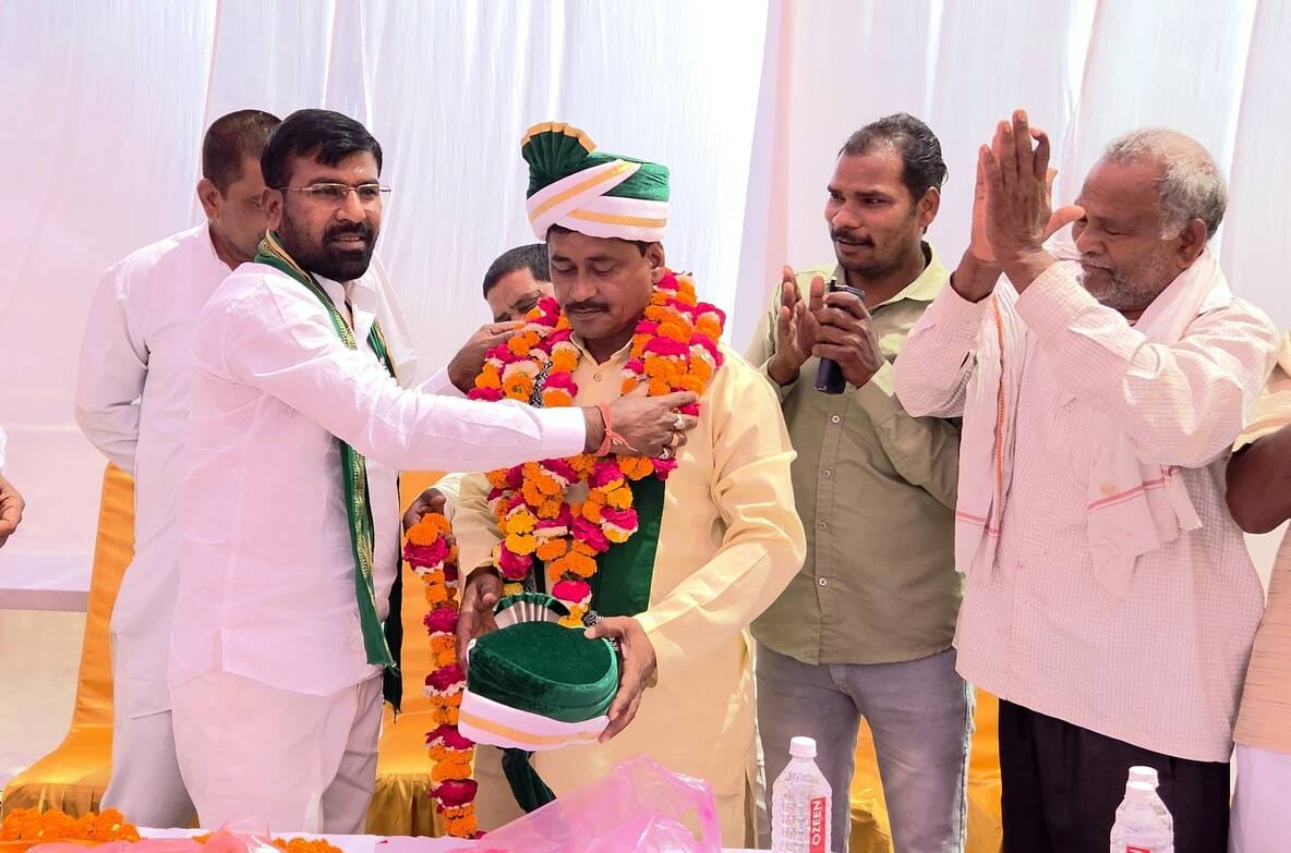 किसान यूनियन संघर्ष मोर्चा के नवनियुक्त जिला अध्यक्ष का जोरदार स्वागत किया गया। किसान यूनियन संघर्ष मोर्चा के नवनियुक्त जिला अध्यक्ष का जोरदार स्वागत किया गया।
