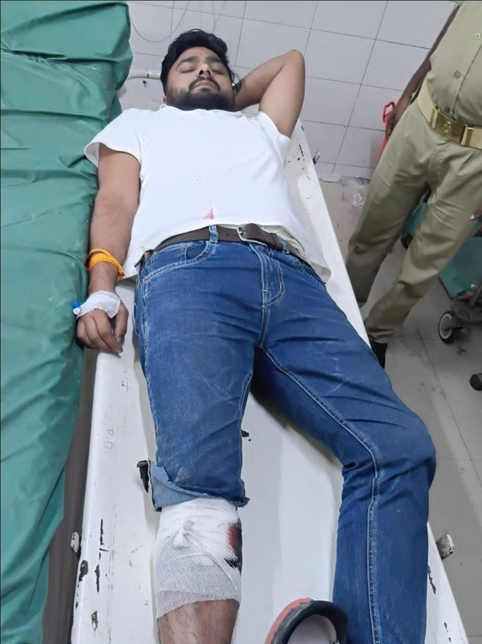 मुठभेड़ में घायल बदमाश। पुलिस विभाग मुठभेड़ में घायल बदमाश। पुलिस विभाग