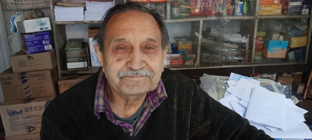 नगर निगम हमीरपुर के तहत वार्ड नंबर चार में निकासी नाली के बंद होने के कारण जमा गंदा पानी। संवाद