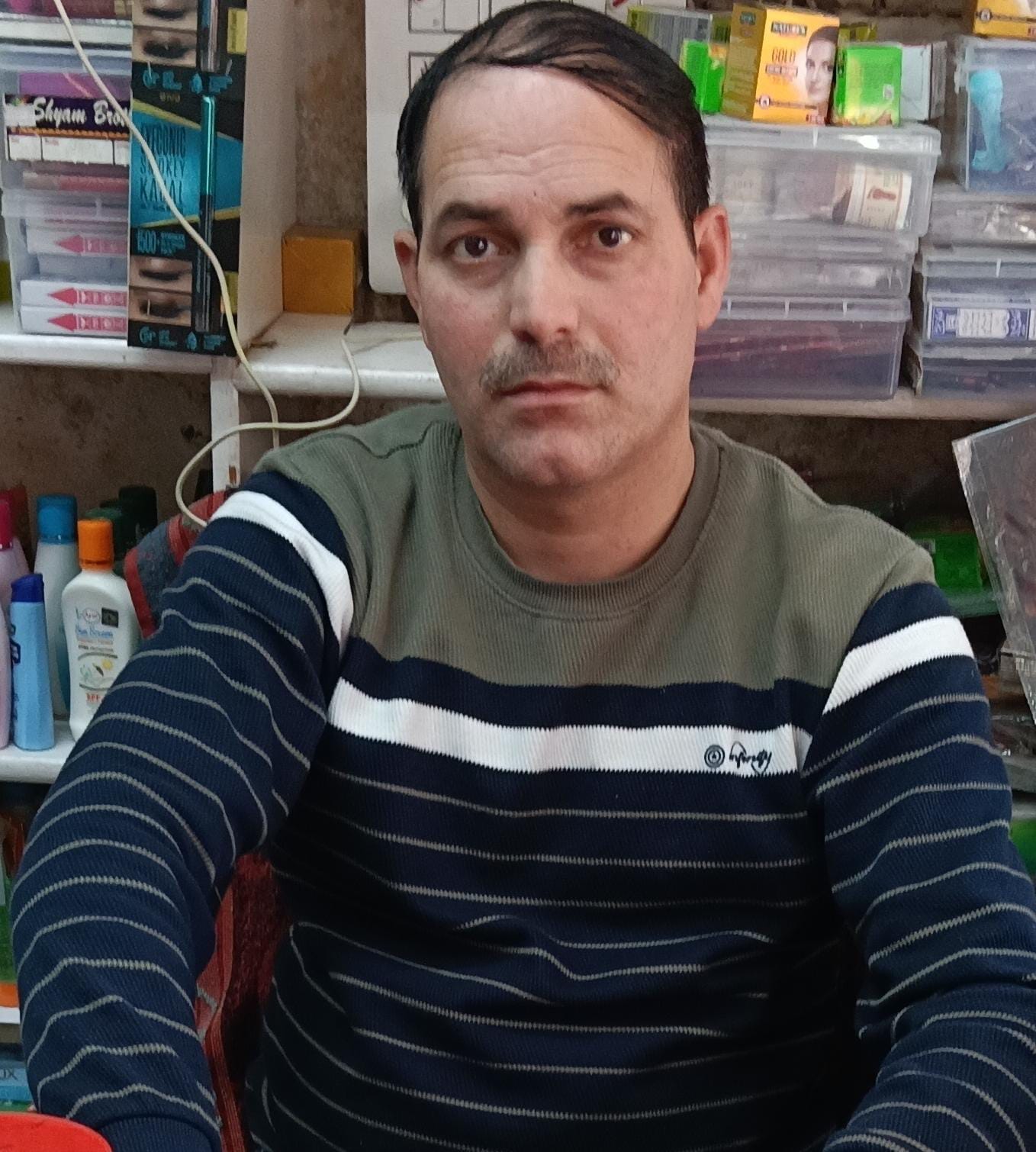 नगर निगम हमीरपुर के तहत वार्ड नंबर चार में निकासी नाली के बंद होने के कारण जमा गंदा पानी। संवाद