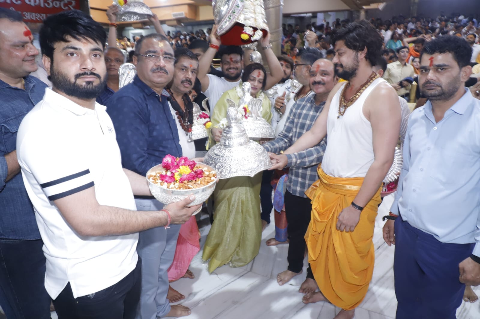 बाबा महाकाल को चढ़ाए 70 लाख के आभूषण