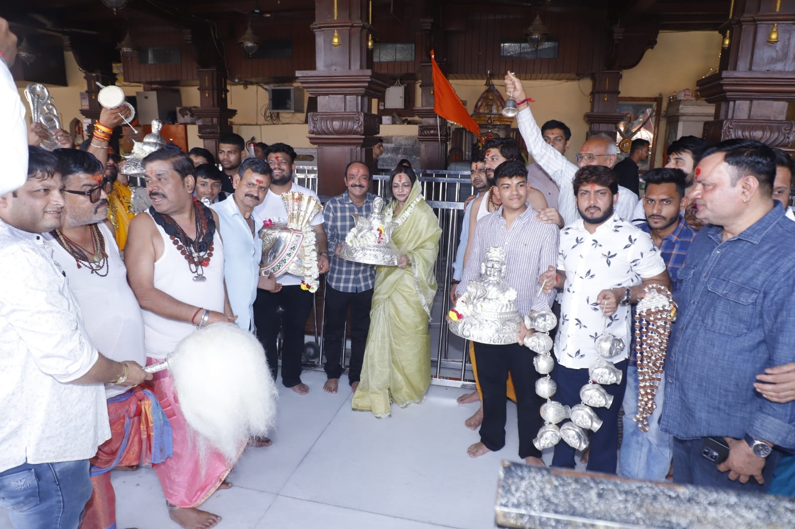 बाबा महाकाल को चढ़ाए 70 लाख के आभूषण