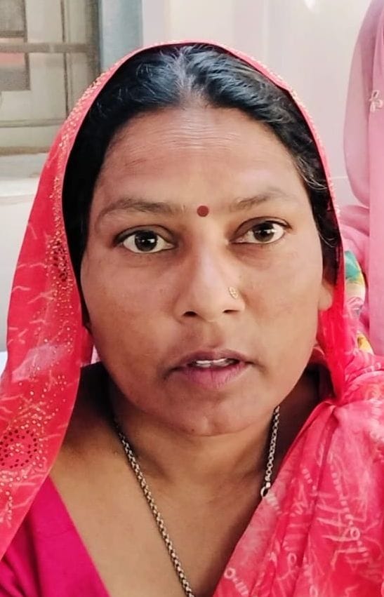 पुराने जिला अस्पताल में प्रमाण पत्र बनवाने को इंतजार करते दिव्यांग। संवाद पुराने जिला अस्पताल में प्रमाण पत्र बनवाने को इंतजार करते दिव्यांग। संवाद