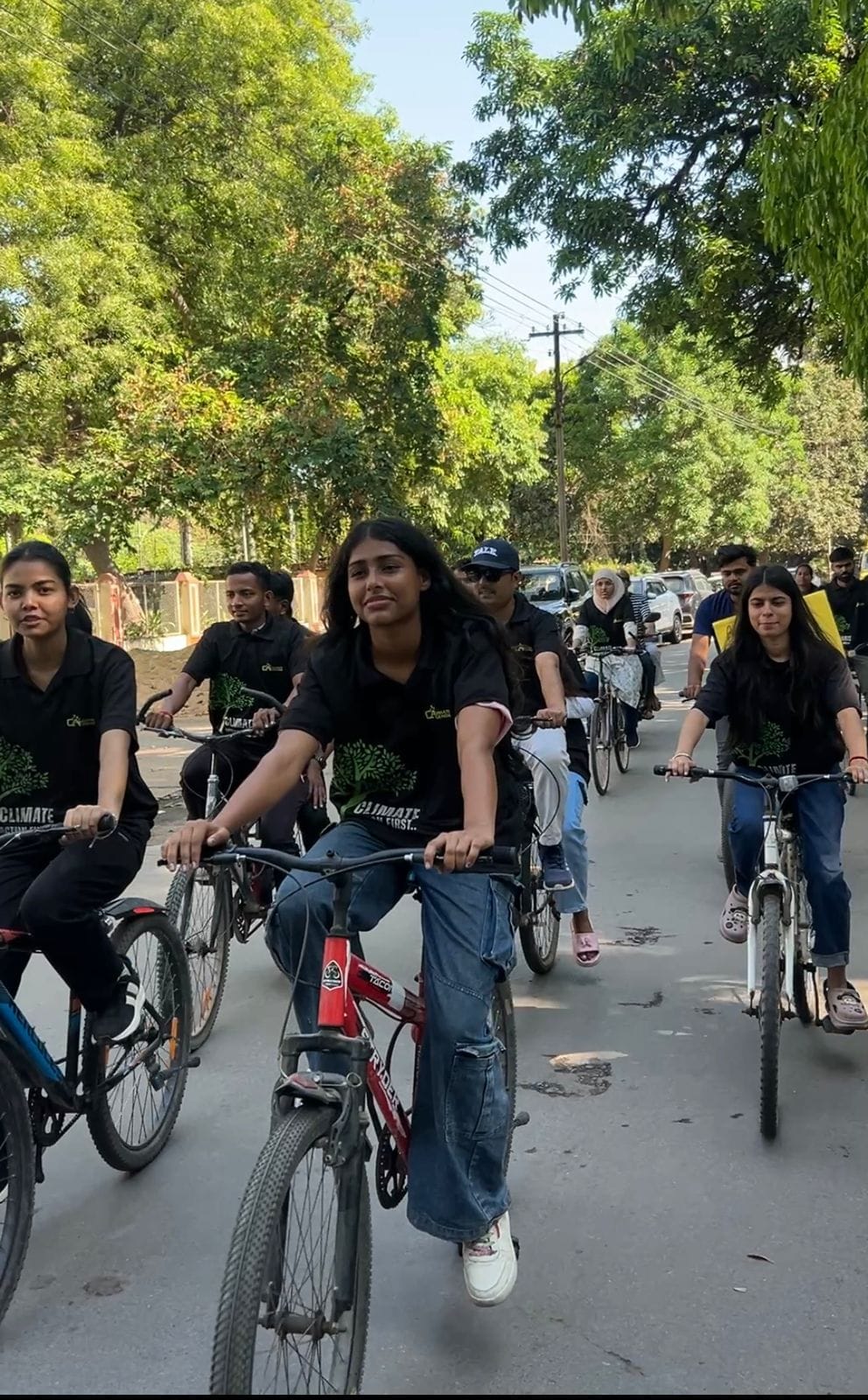 साइकिल पर संडे — बीएचयू में साइकिल चलाकर दिया पर्यावरण और सार्वजनिक स्वास्थ्य का संदेश संवाद