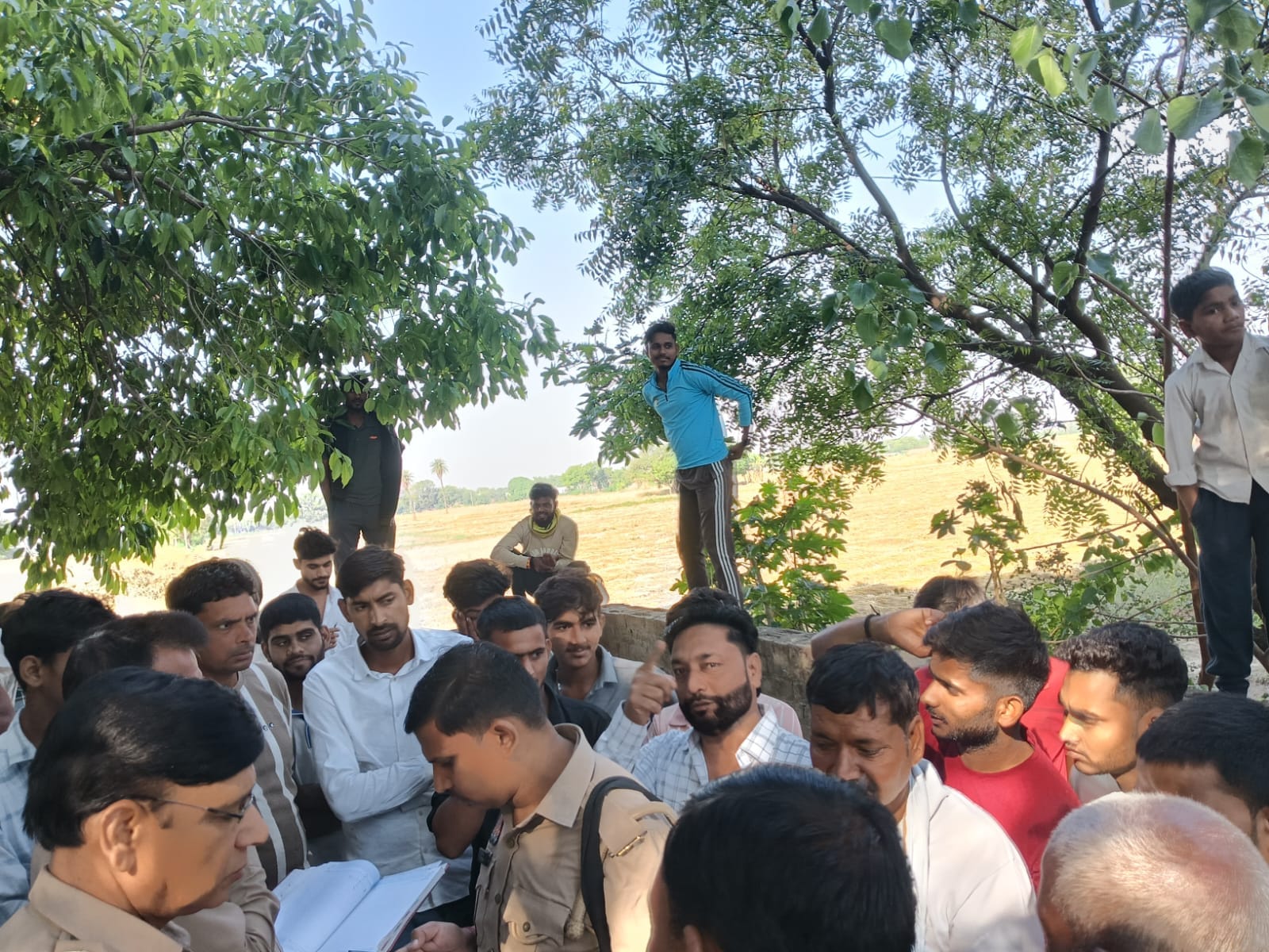 सकरौली के गांव नगला झडू बलिदादपुर के मंदिर में रखी दुर्गे मां की अष्टधातु की मूर्ति जो चोरी हो 