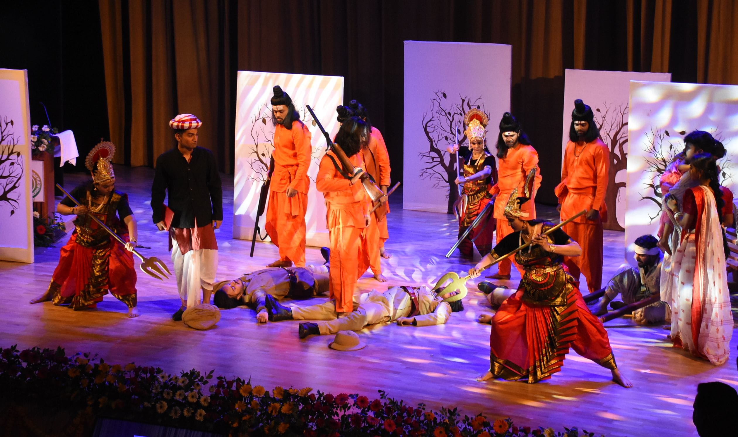 समारोह में हुआ कलाकारों का सम्मान और गूंजी प्रस्तुतियों की ध्वनि। समारोह में हुआ कलाकारों का सम्मान और गूंजी प्रस्तुतियों की ध्वनि।