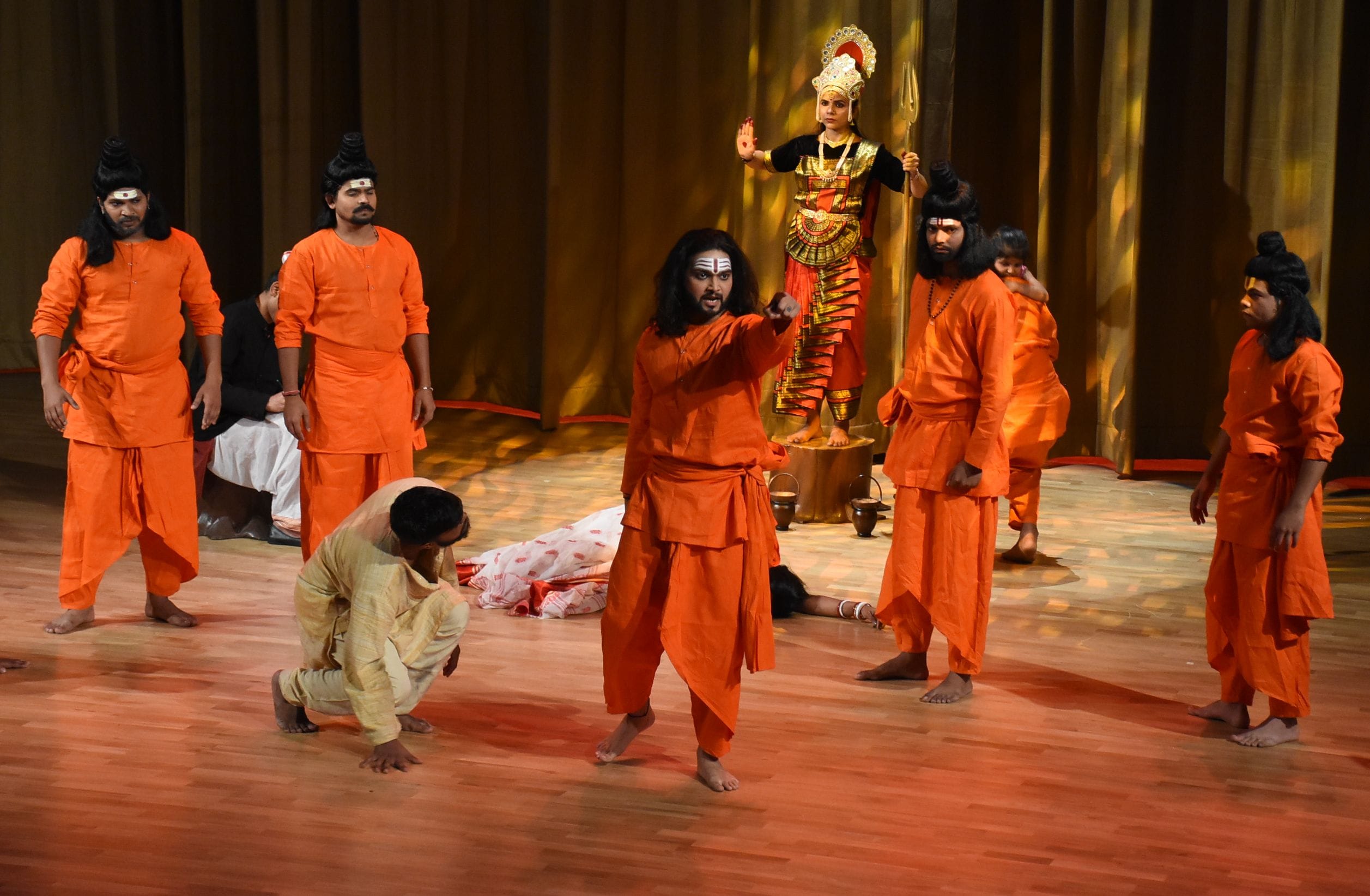 समारोह में हुआ कलाकारों का सम्मान और गूंजी प्रस्तुतियों की ध्वनि। समारोह में हुआ कलाकारों का सम्मान और गूंजी प्रस्तुतियों की ध्वनि।