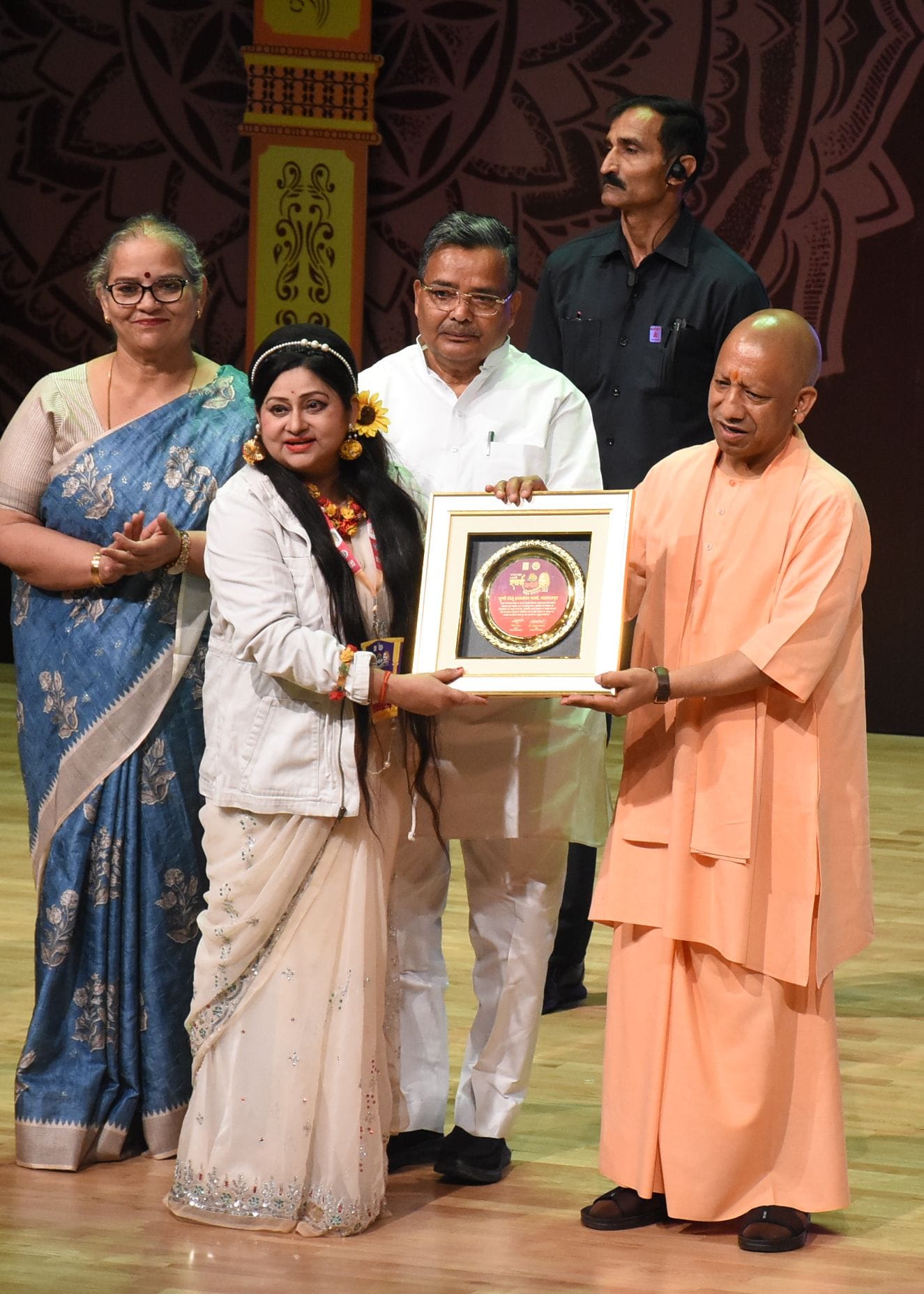 समारोह में हुआ कलाकारों का सम्मान और गूंजी प्रस्तुतियों की ध्वनि। समारोह में हुआ कलाकारों का सम्मान और गूंजी प्रस्तुतियों की ध्वनि।