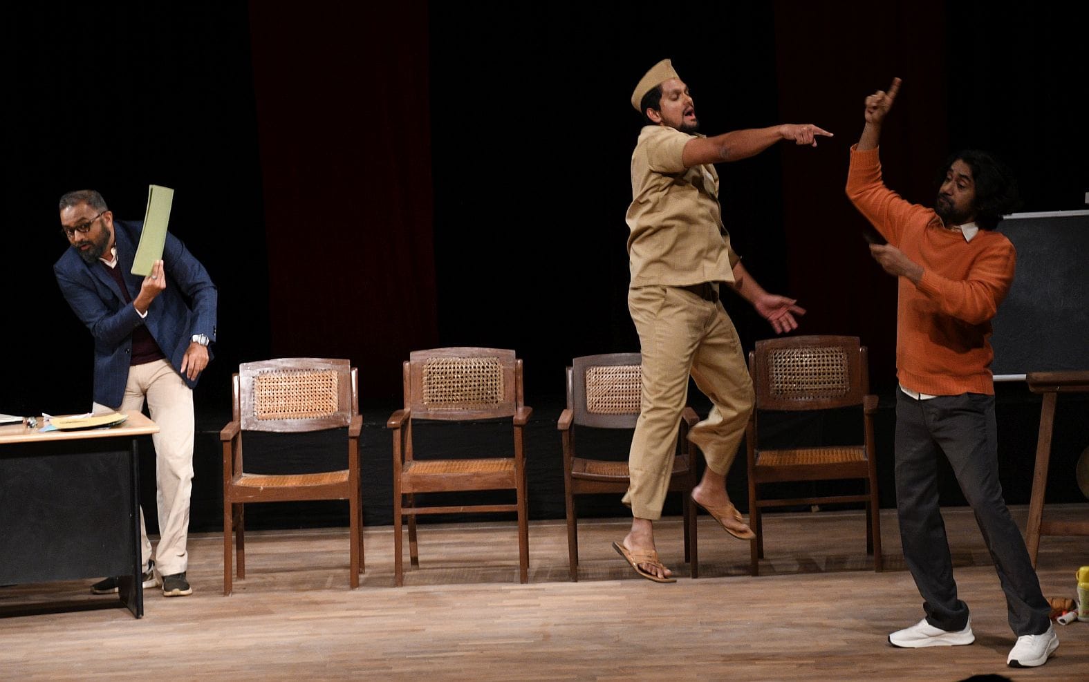 समारोह में हुआ कलाकारों का सम्मान और गूंजी प्रस्तुतियों की ध्वनि। समारोह में हुआ कलाकारों का सम्मान और गूंजी प्रस्तुतियों की ध्वनि।