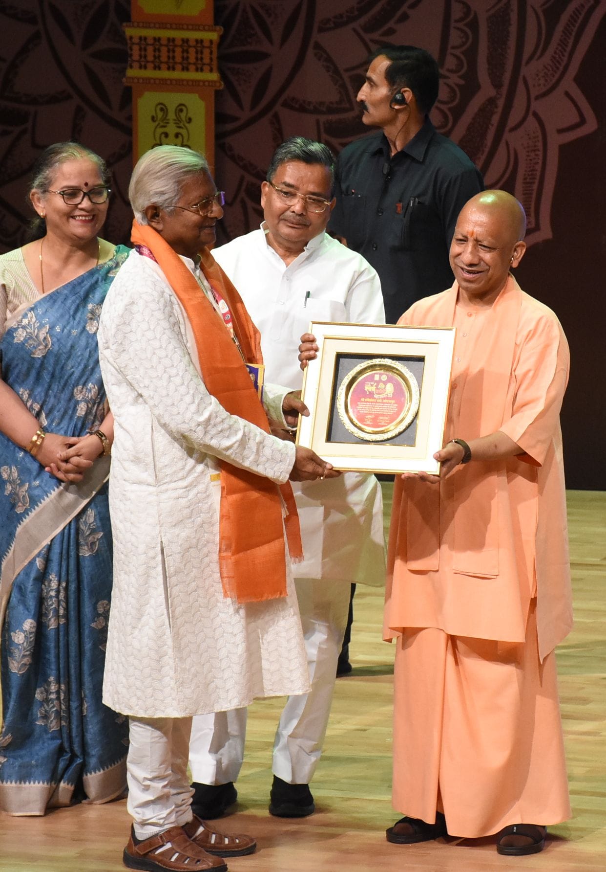 समारोह में हुआ कलाकारों का सम्मान और गूंजी प्रस्तुतियों की ध्वनि। समारोह में हुआ कलाकारों का सम्मान और गूंजी प्रस्तुतियों की ध्वनि।