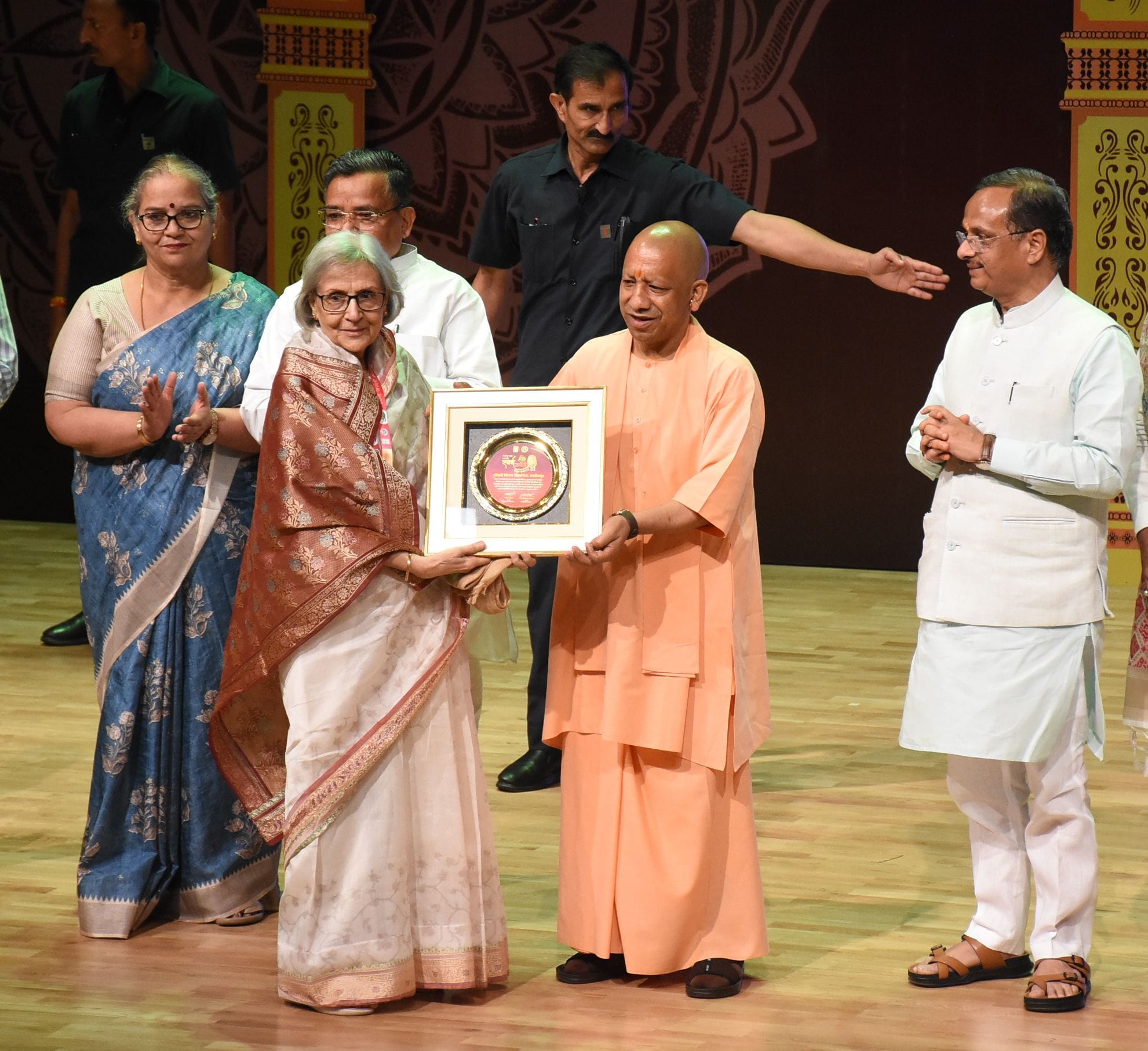 समारोह में हुआ कलाकारों का सम्मान और गूंजी प्रस्तुतियों की ध्वनि। समारोह में हुआ कलाकारों का सम्मान और गूंजी प्रस्तुतियों की ध्वनि।