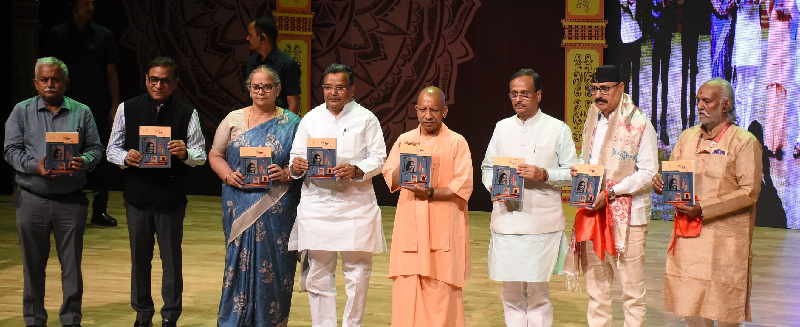 समारोह में हुआ कलाकारों का सम्मान और गूंजी प्रस्तुतियों की ध्वनि। समारोह में हुआ कलाकारों का सम्मान और गूंजी प्रस्तुतियों की ध्वनि।