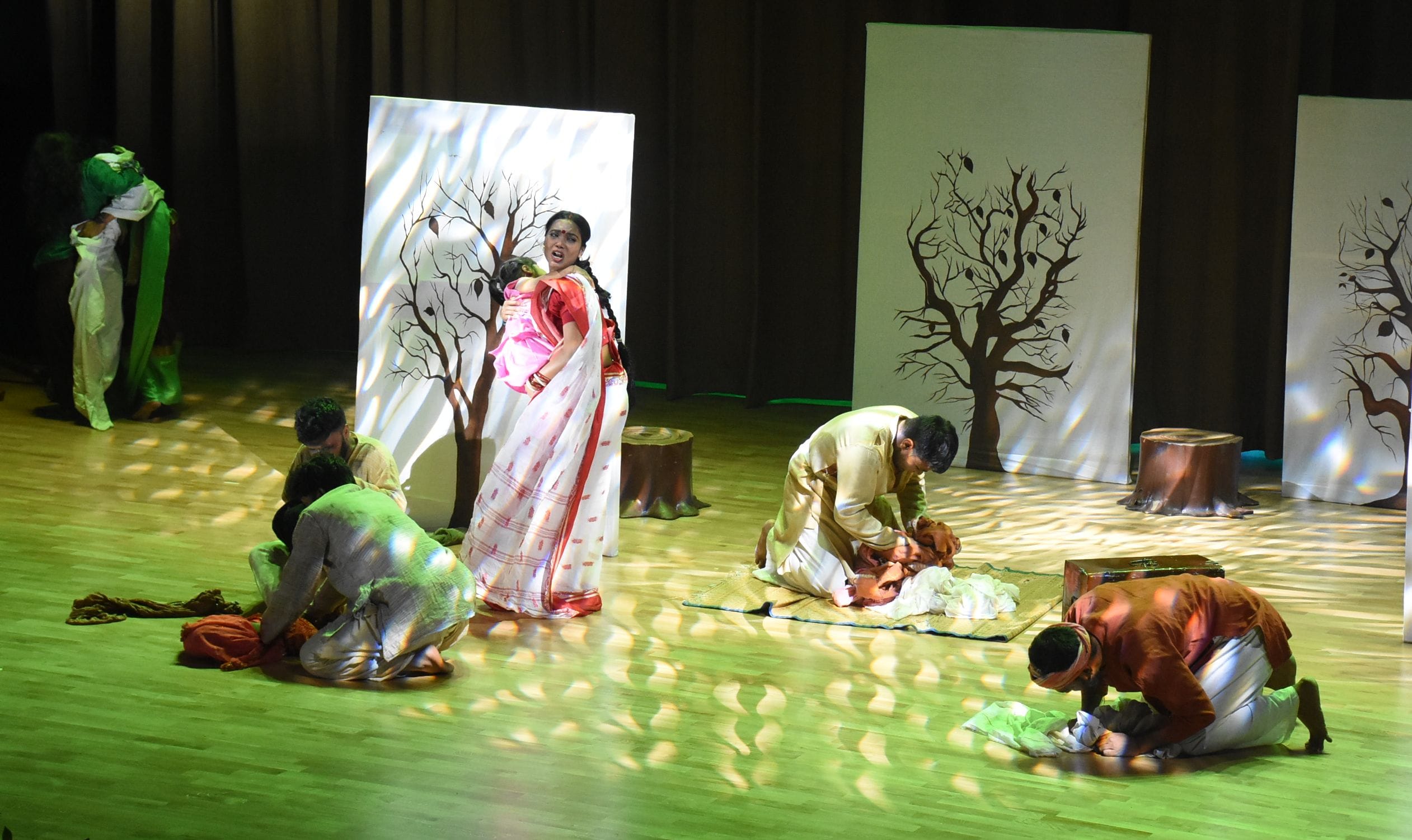 समारोह में हुआ कलाकारों का सम्मान और गूंजी प्रस्तुतियों की ध्वनि। समारोह में हुआ कलाकारों का सम्मान और गूंजी प्रस्तुतियों की ध्वनि।