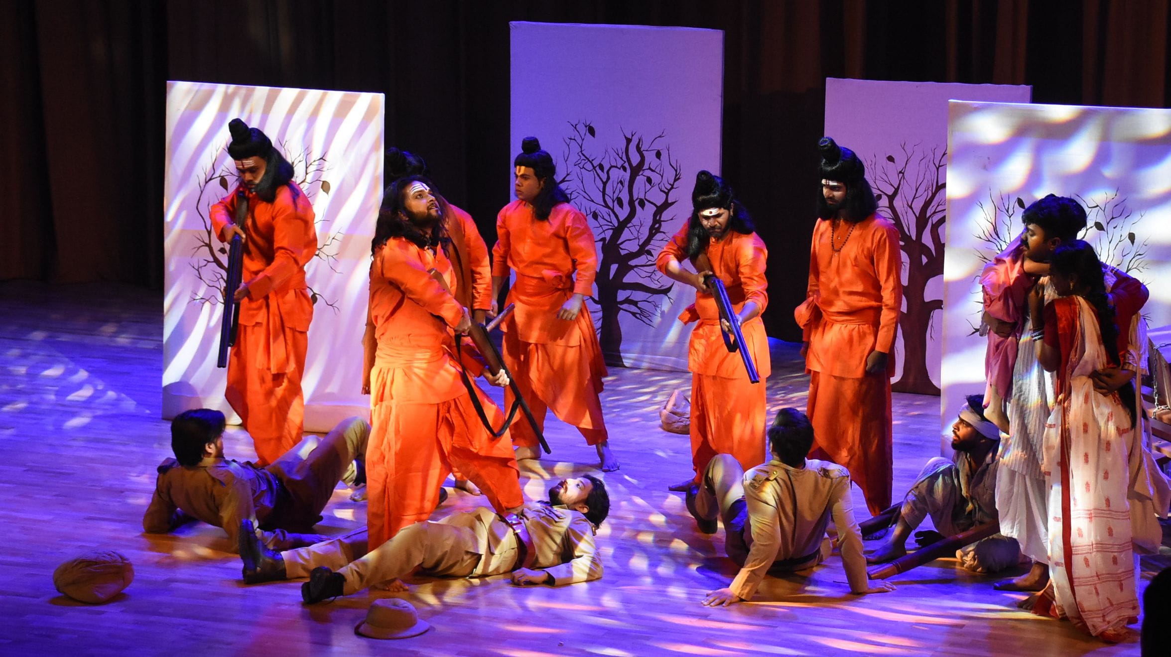 समारोह में हुआ कलाकारों का सम्मान और गूंजी प्रस्तुतियों की ध्वनि। समारोह में हुआ कलाकारों का सम्मान और गूंजी प्रस्तुतियों की ध्वनि।
