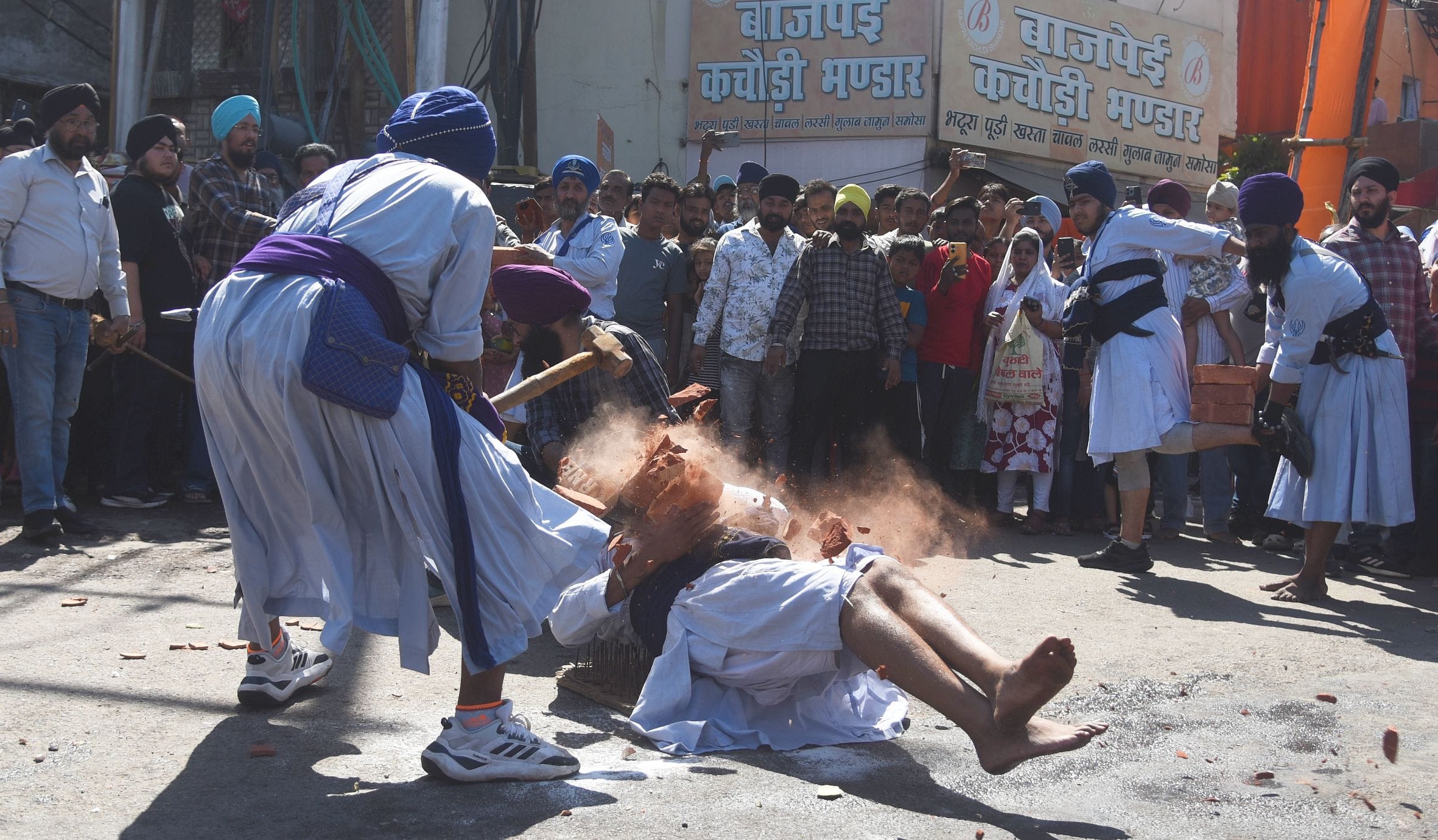  श्री गुरु तेग बहादुर साहिब के प्रकाश पर्व के पावन अवसर पर ऐतिहासिक गुरुद्वारा नाका हिंडोला से 