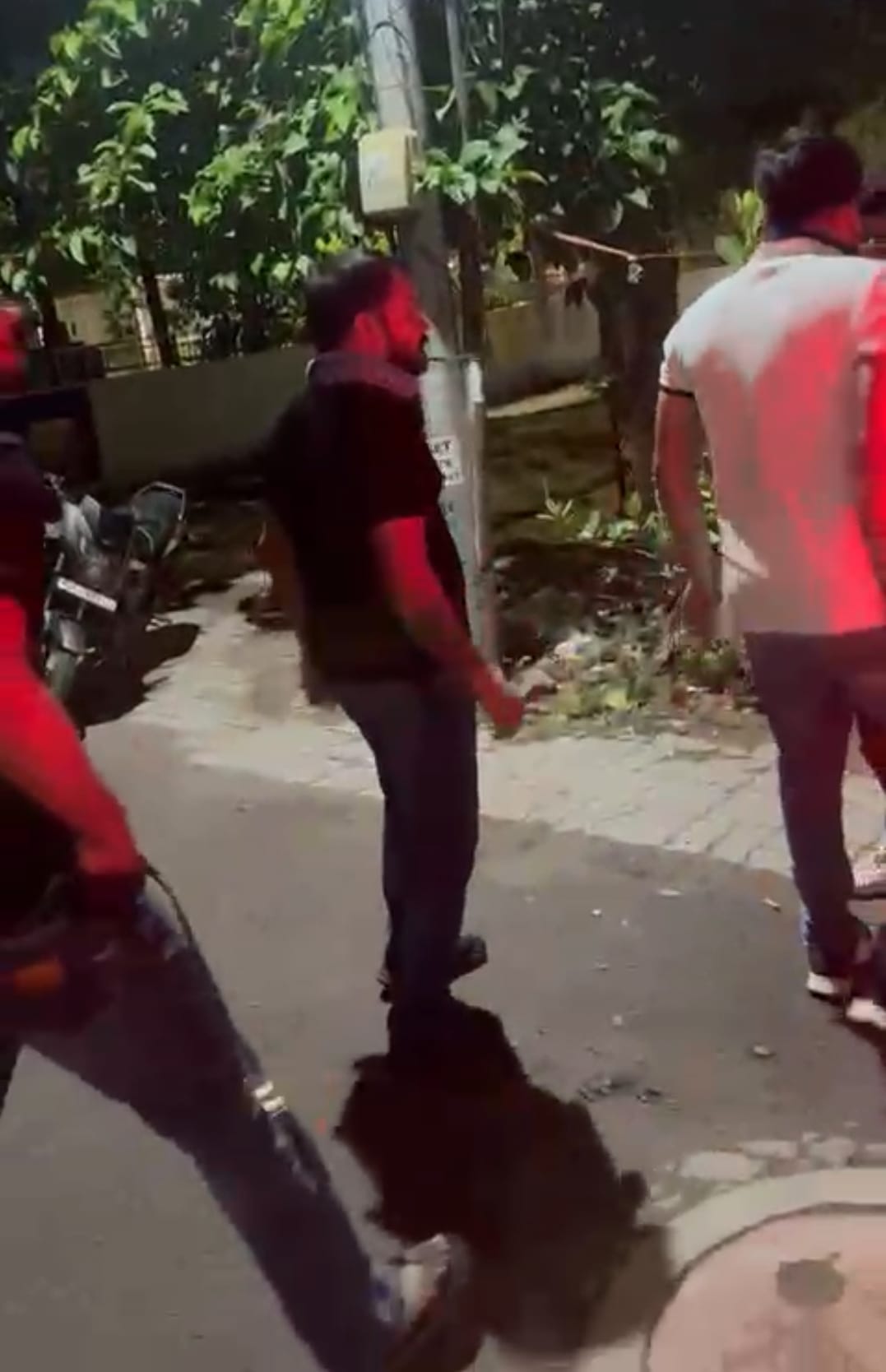 विकासनगर सेक्टर-चार स्थित आईवोरी कैफे के बाहर हुई घटना, मौके पर मिला कारतूस। विकासनगर सेक्टर-चार स्थित आईवोरी कैफे के बाहर हुई घटना, मौके पर मिला कारतूस।