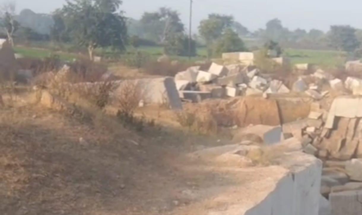 वन क्षेत्र में अवैध खदान