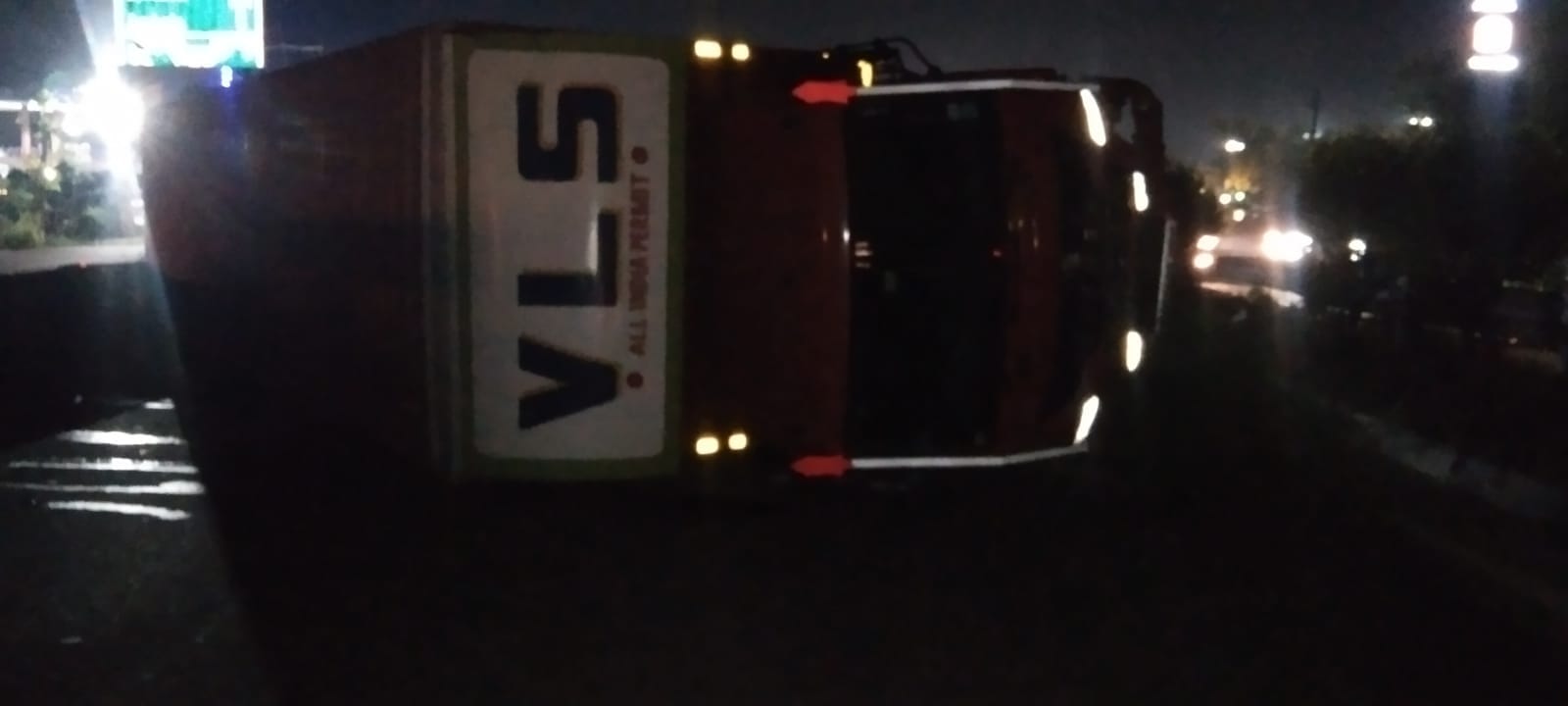 अंबाला-दिल्ली हाईवे स्थित एनडीआई प्लाजा के पास ट्रक की चपेट में आकर क्षतिग्रस्त हुई कार: सोशल 