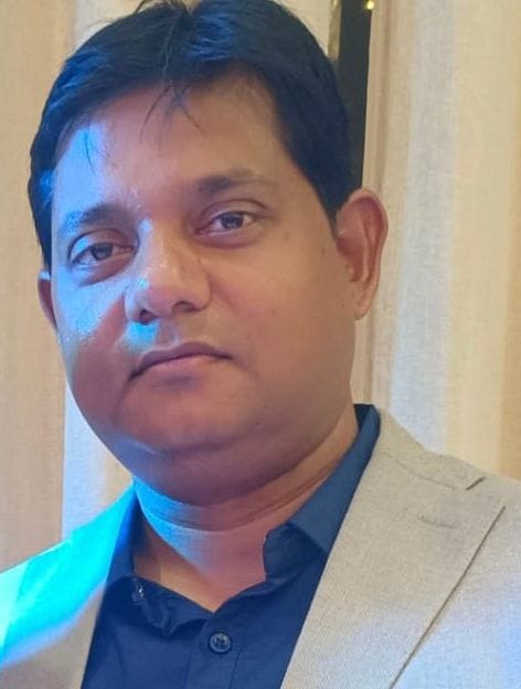 बाजार में रखी विभिन्न प्रकार की मिठाईयां। संवाद बाजार में रखी विभिन्न प्रकार की मिठाईयां। संवाद
