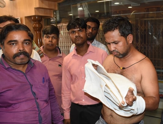 कपूरथला स्थित अशोक एजेंसी पर गैस के लिए पहुंचे उपभोक्ता। कपूरथला स्थित अशोक एजेंसी पर गैस के लिए पहुंचे उपभोक्ता।