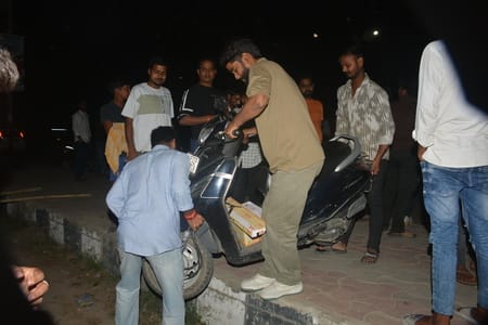 मोहान रोड पुलिस चौकी के सामने डॉ शकुंतला मिश्रा राष्ट्रीय पुनर्वास विश्वविद्यालय के दिव्यांग छा मोहान रोड पुलिस चौकी के सामने डॉ शकुंतला मिश्रा राष्ट्रीय पुनर्वास विश्वविद्यालय के दिव्यांग छा
